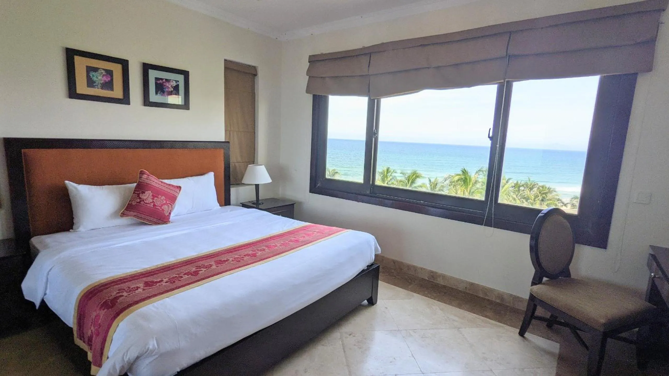 Bed in Olalani Resort & Condotel