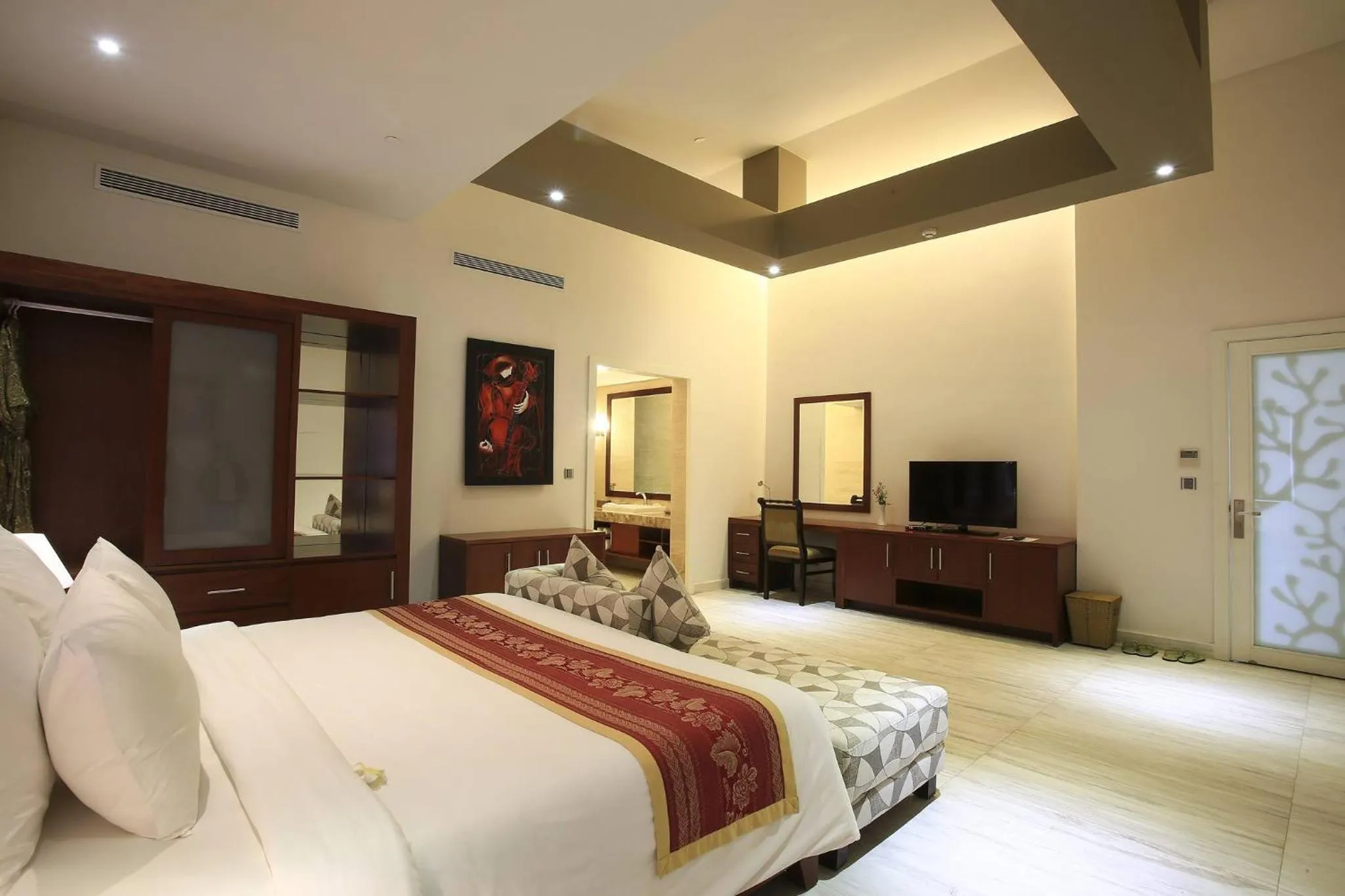 Bed in Olalani Resort & Condotel