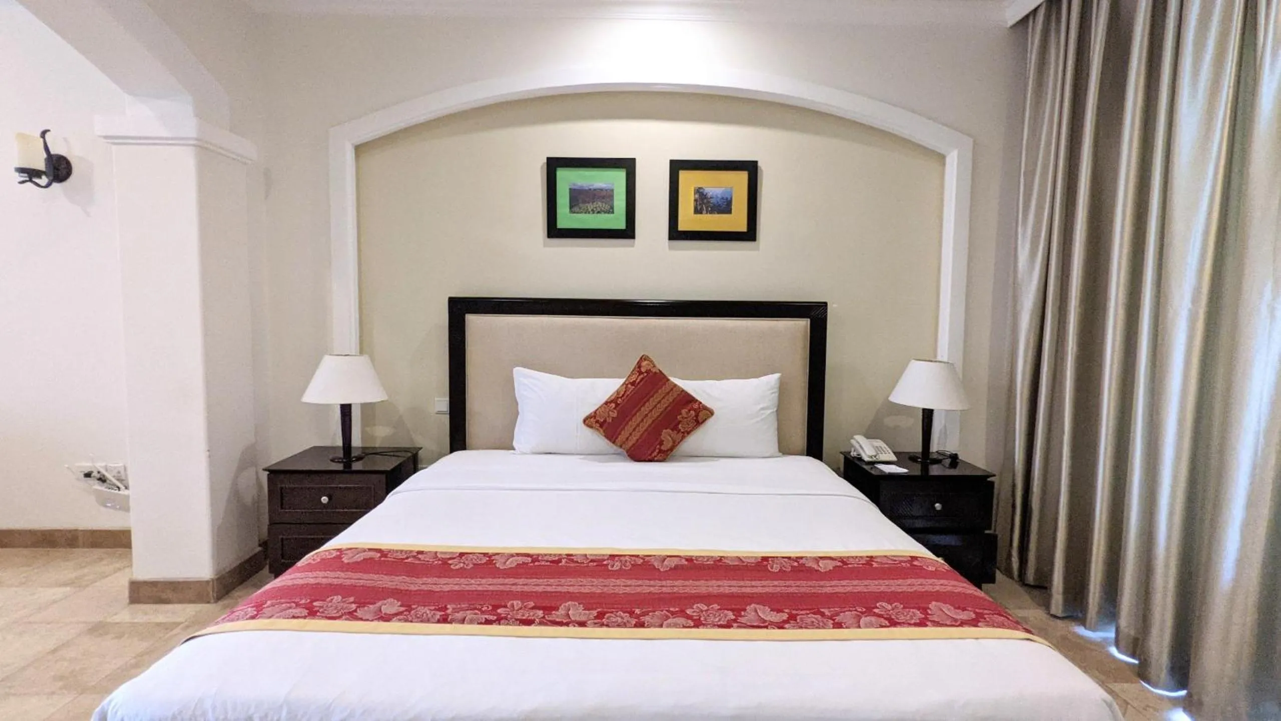 Bed in Olalani Resort & Condotel