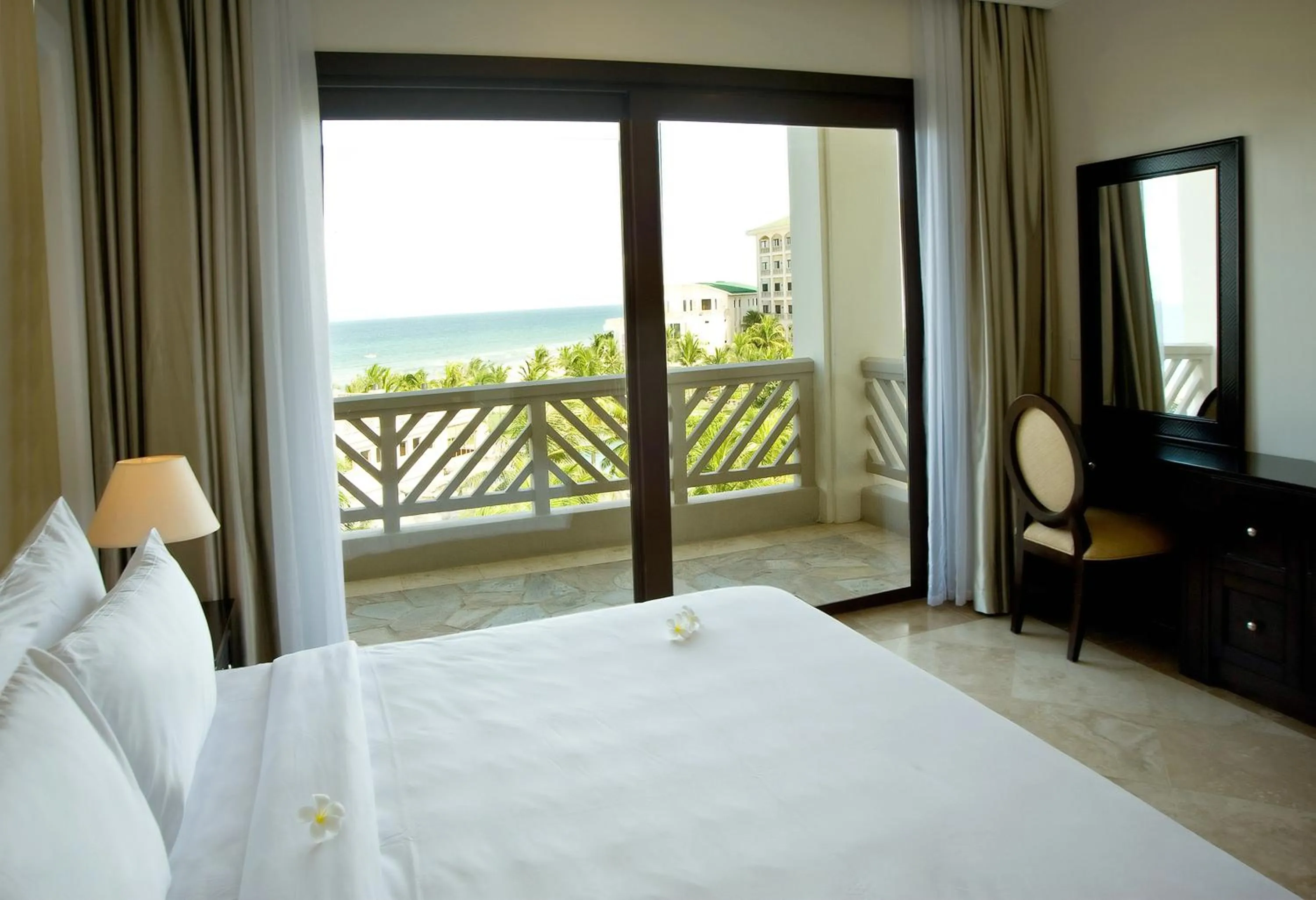 Day, Bed in Olalani Resort & Condotel