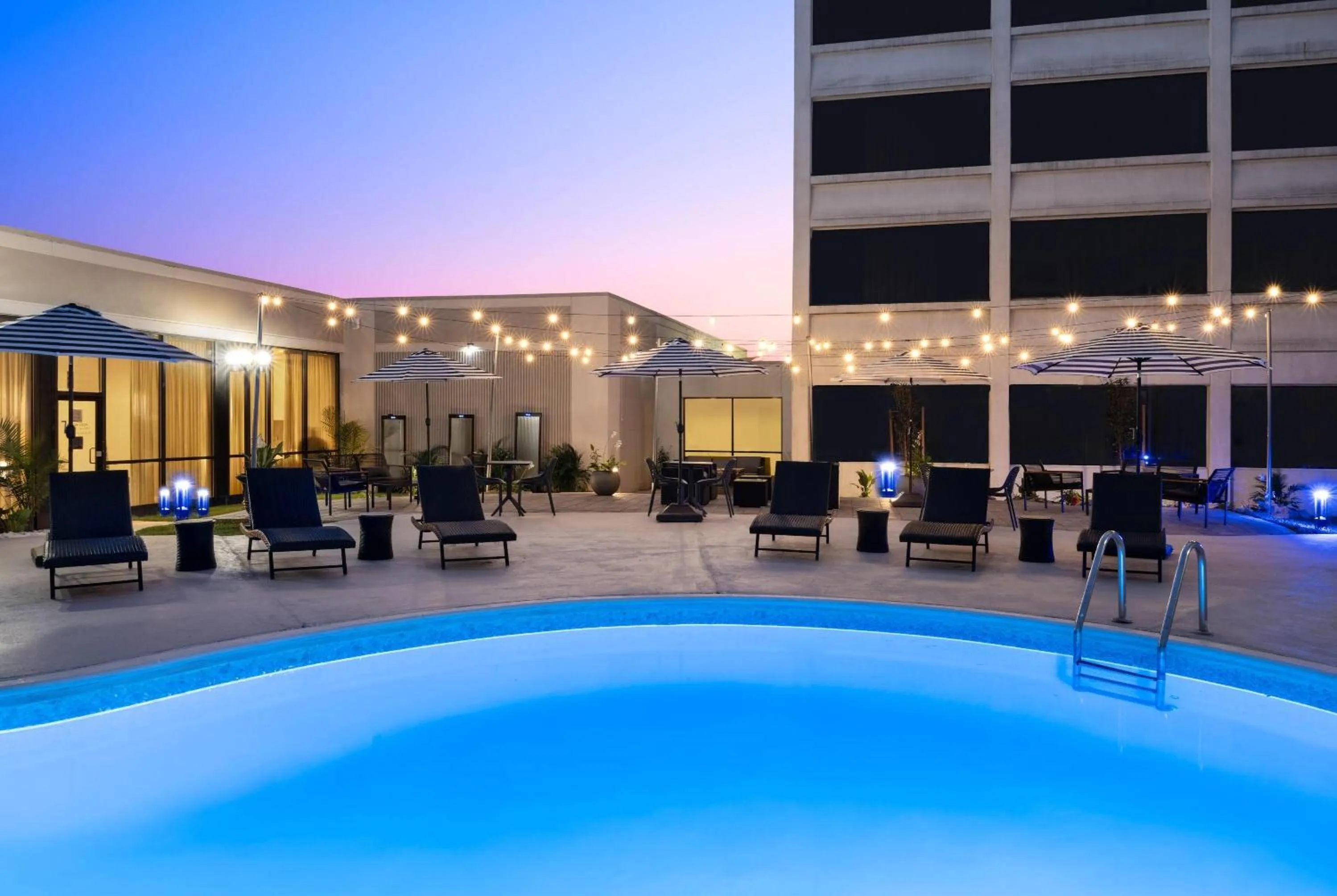 Pool view in Wyndham Indianapolis Airport