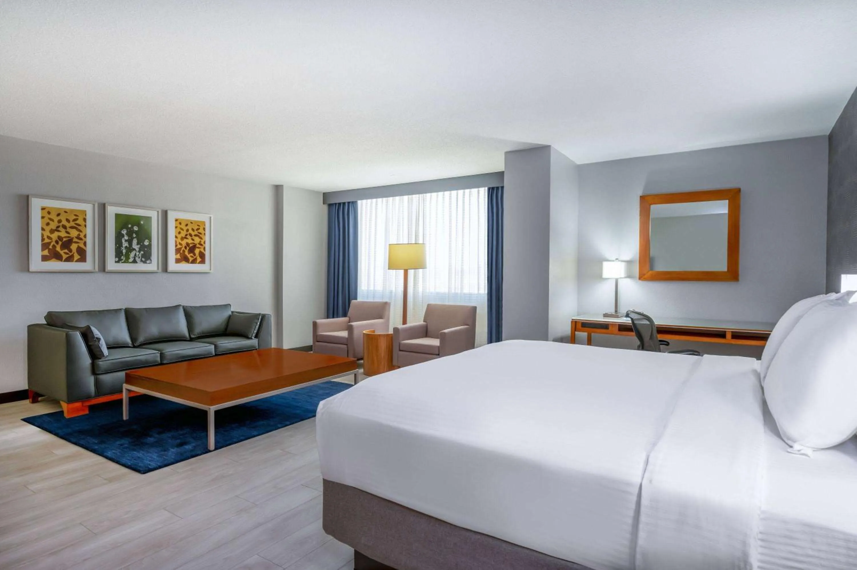 Photo of the whole room, Bed in Wyndham Indianapolis Airport