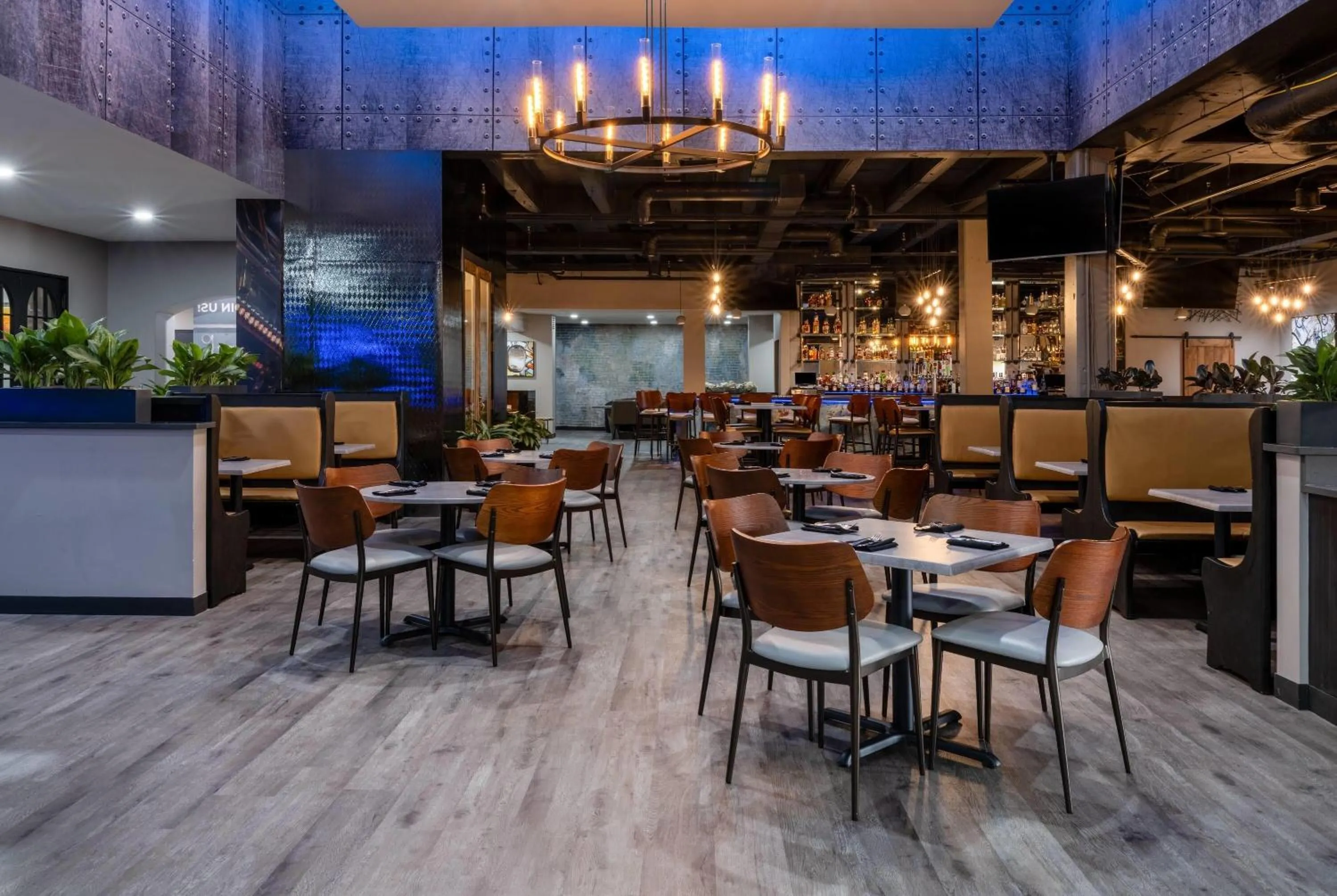 Restaurant/places to eat in Wyndham Indianapolis Airport