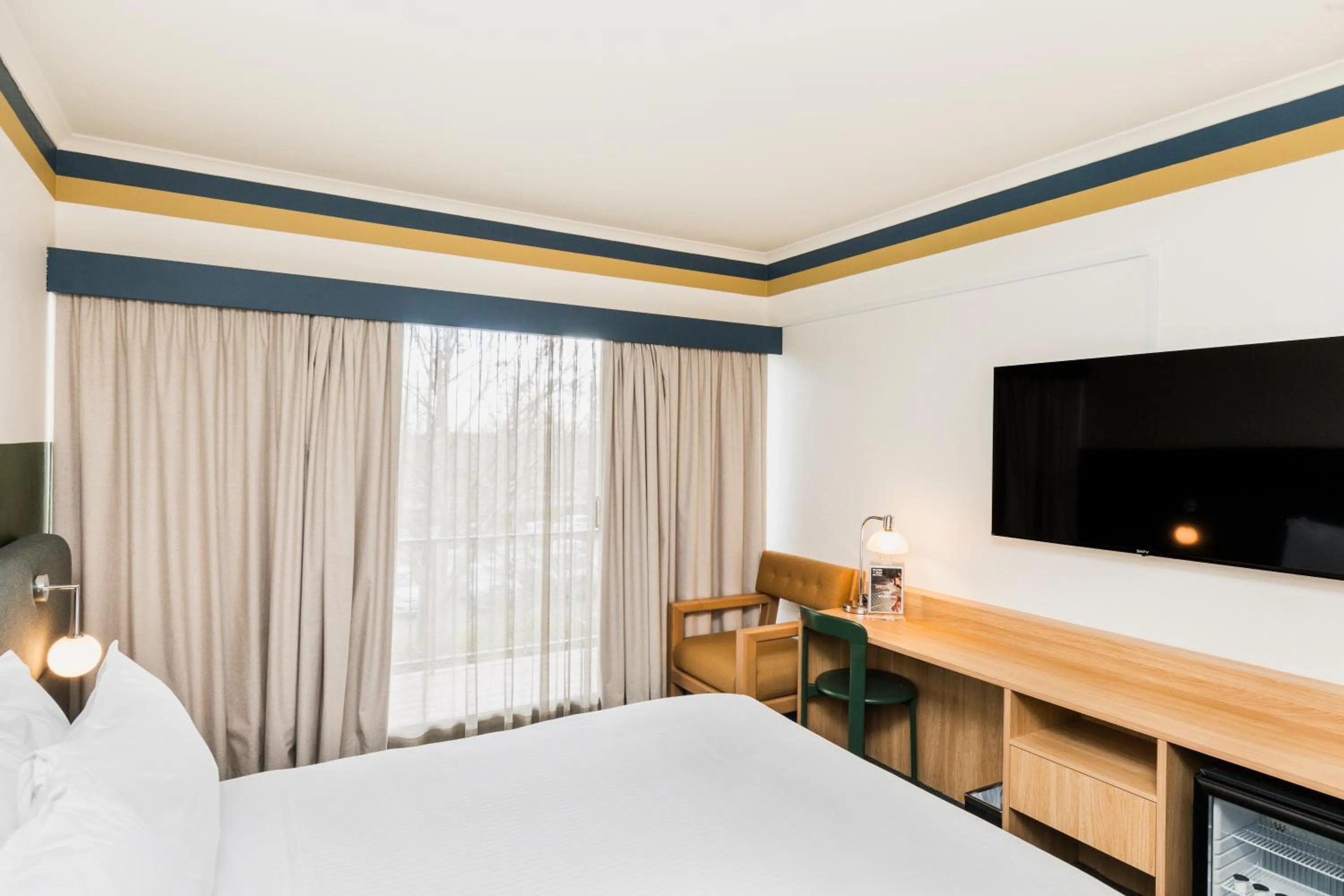 Bed in Statesman Hotel