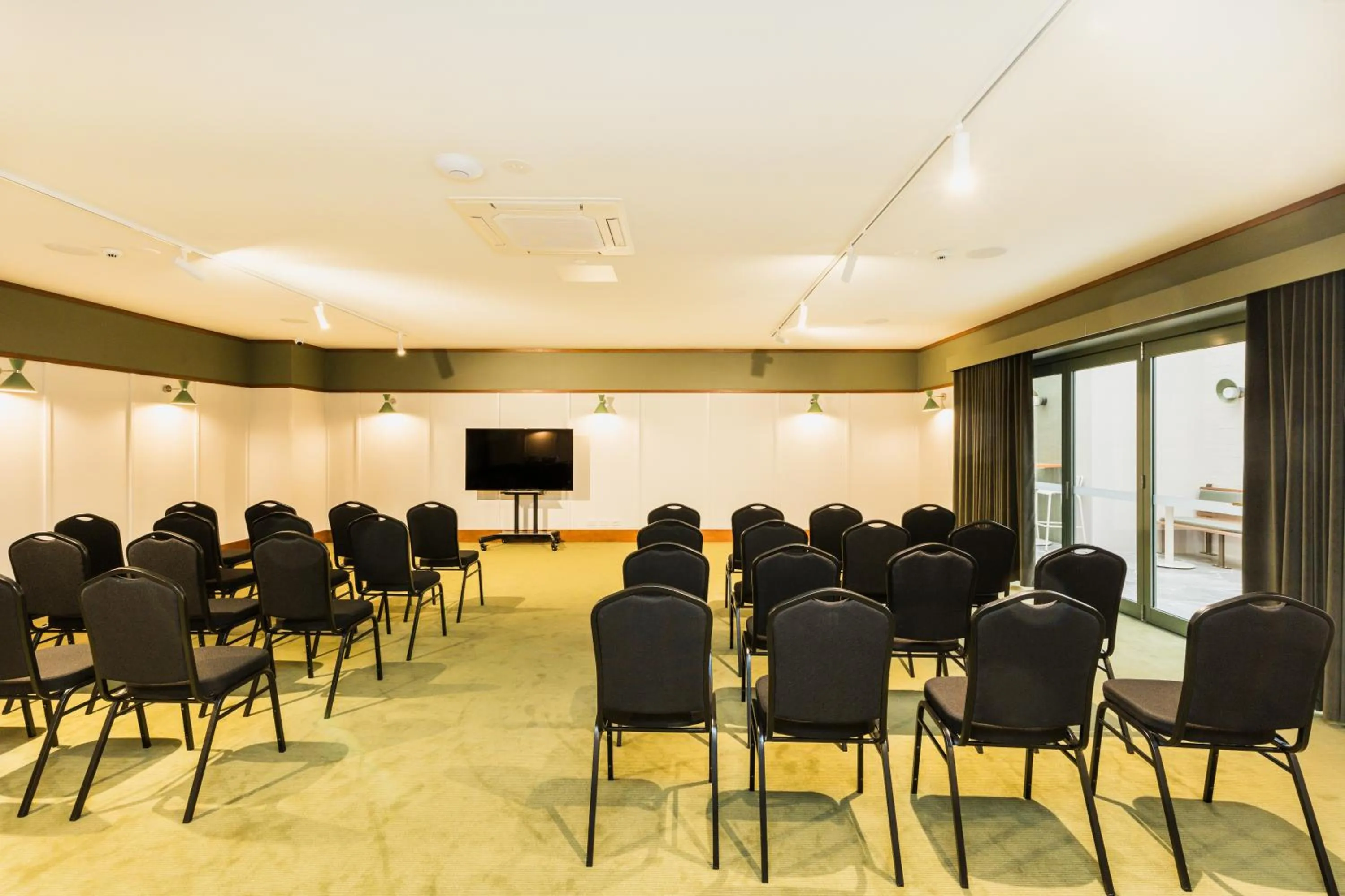 Meeting/conference room in Statesman Hotel