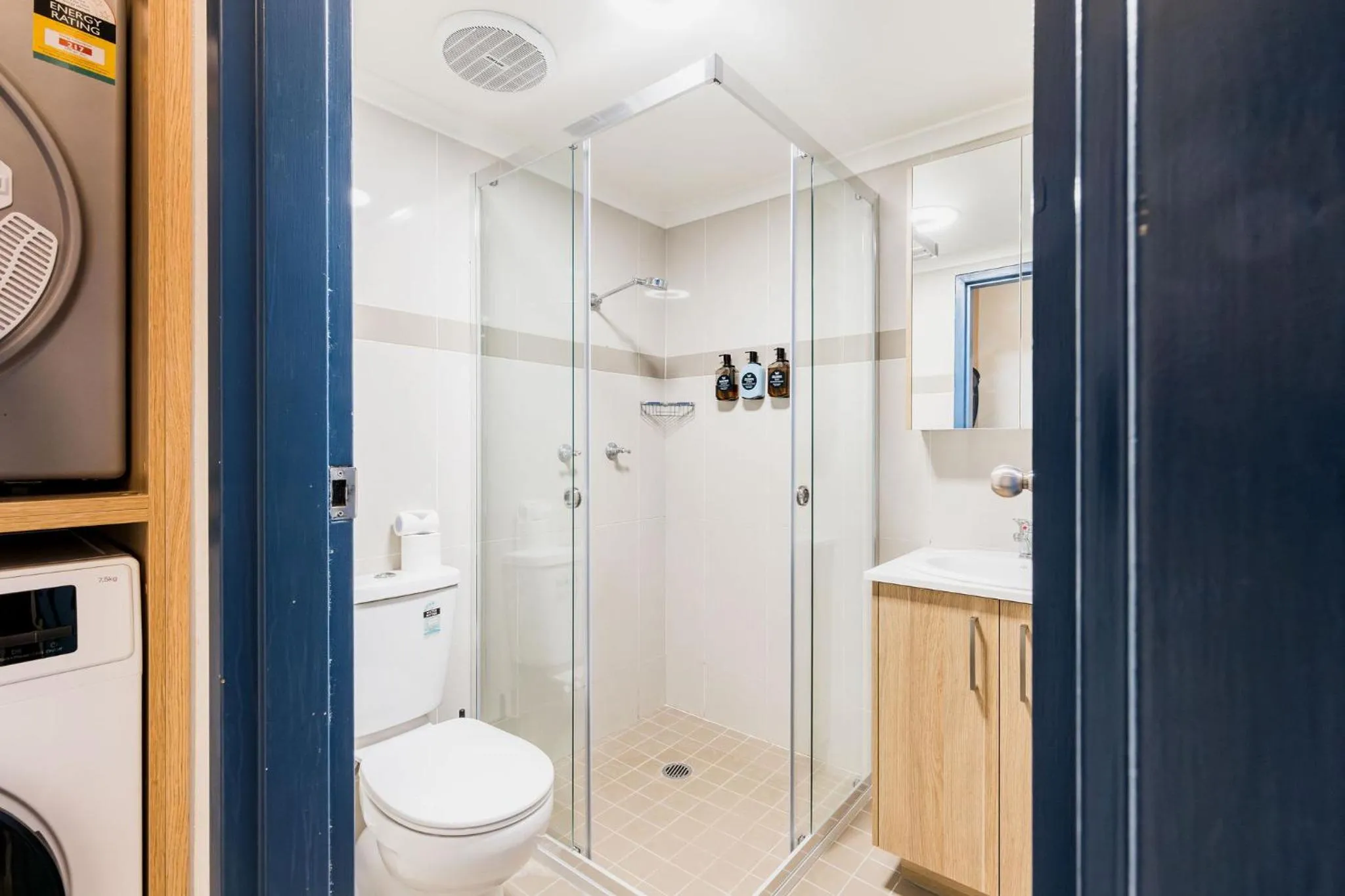 Shower in Statesman Hotel