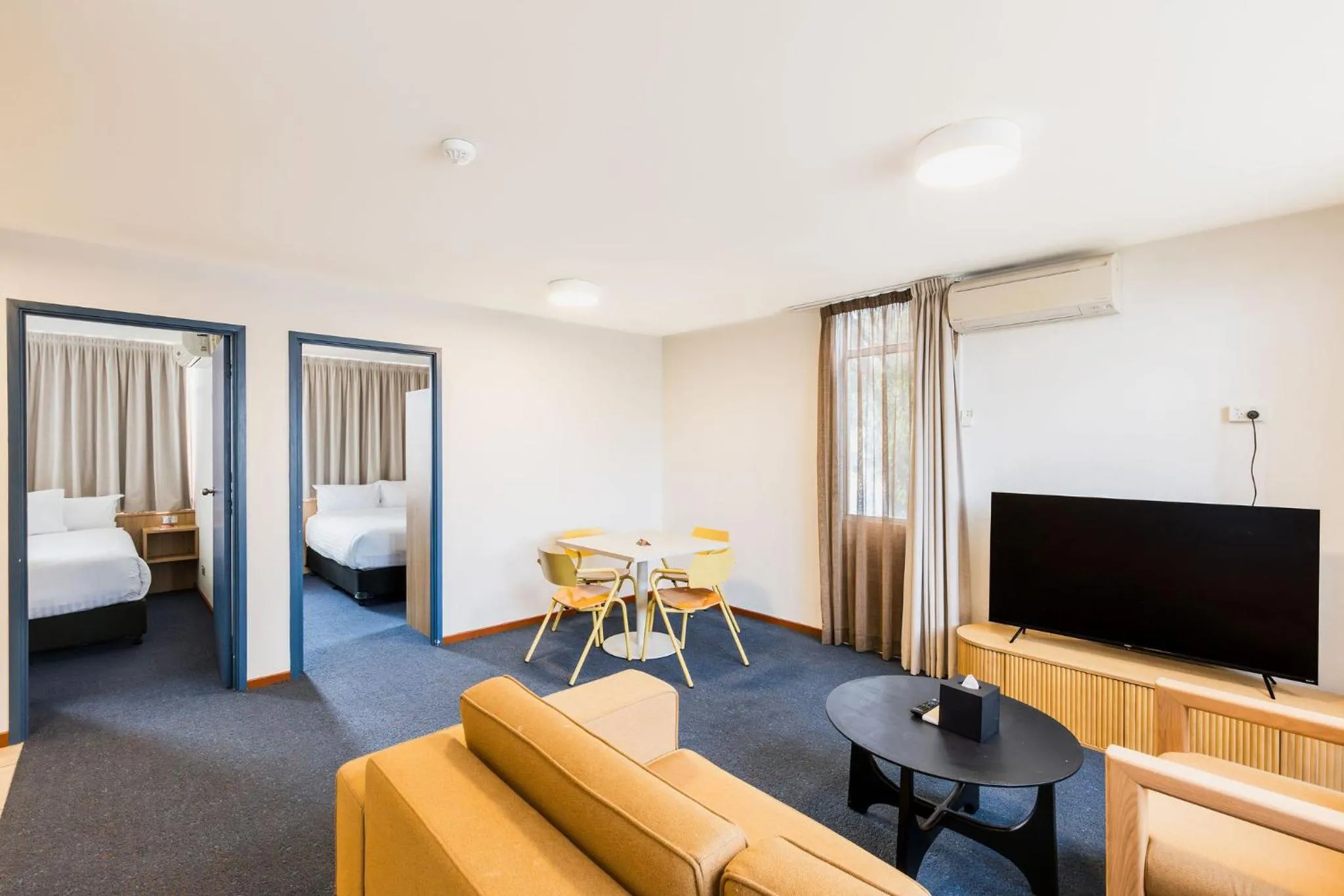 TV and multimedia, Bed in Statesman Hotel