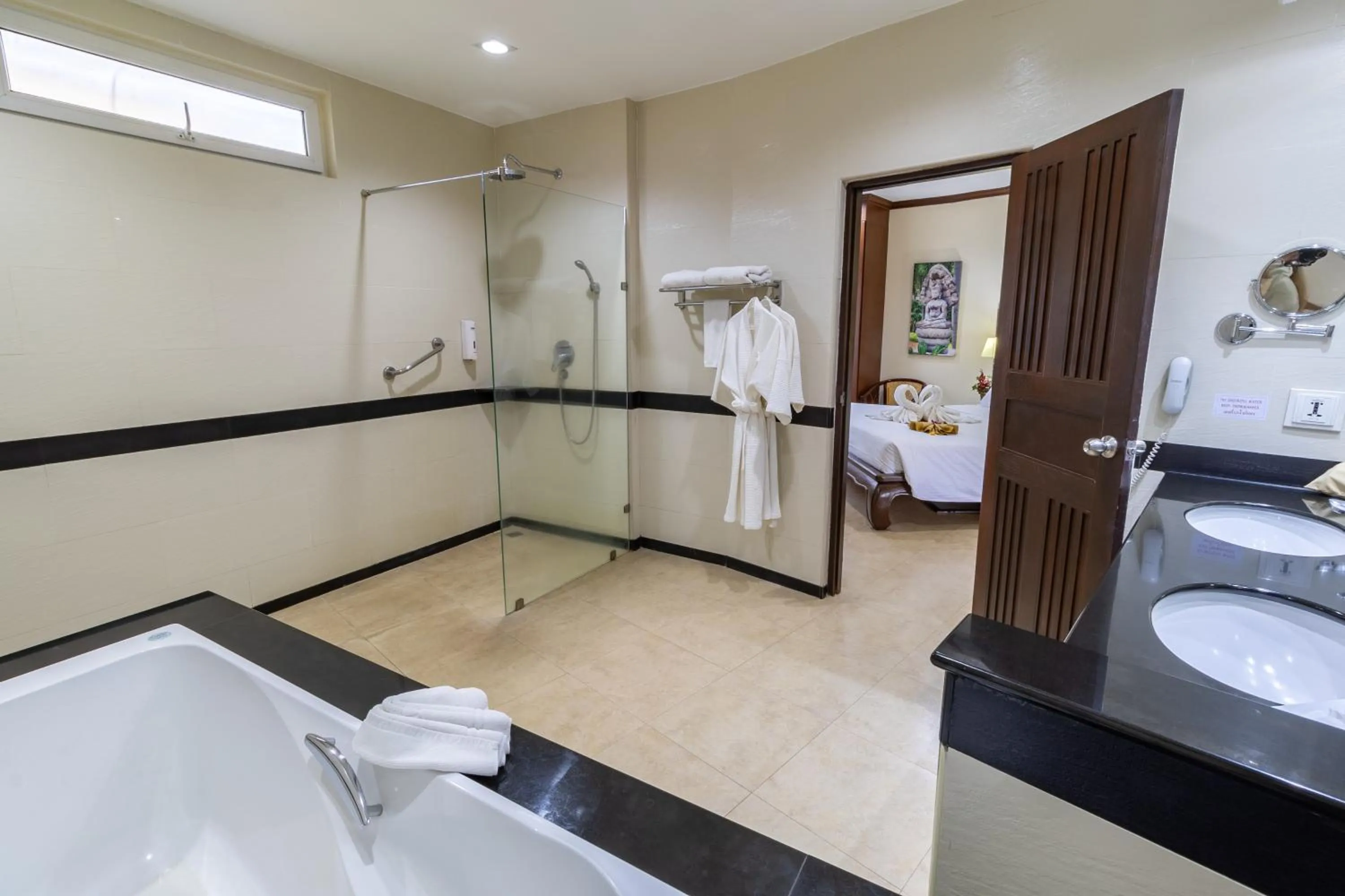 Shower, Bed in Thai Garden Resort