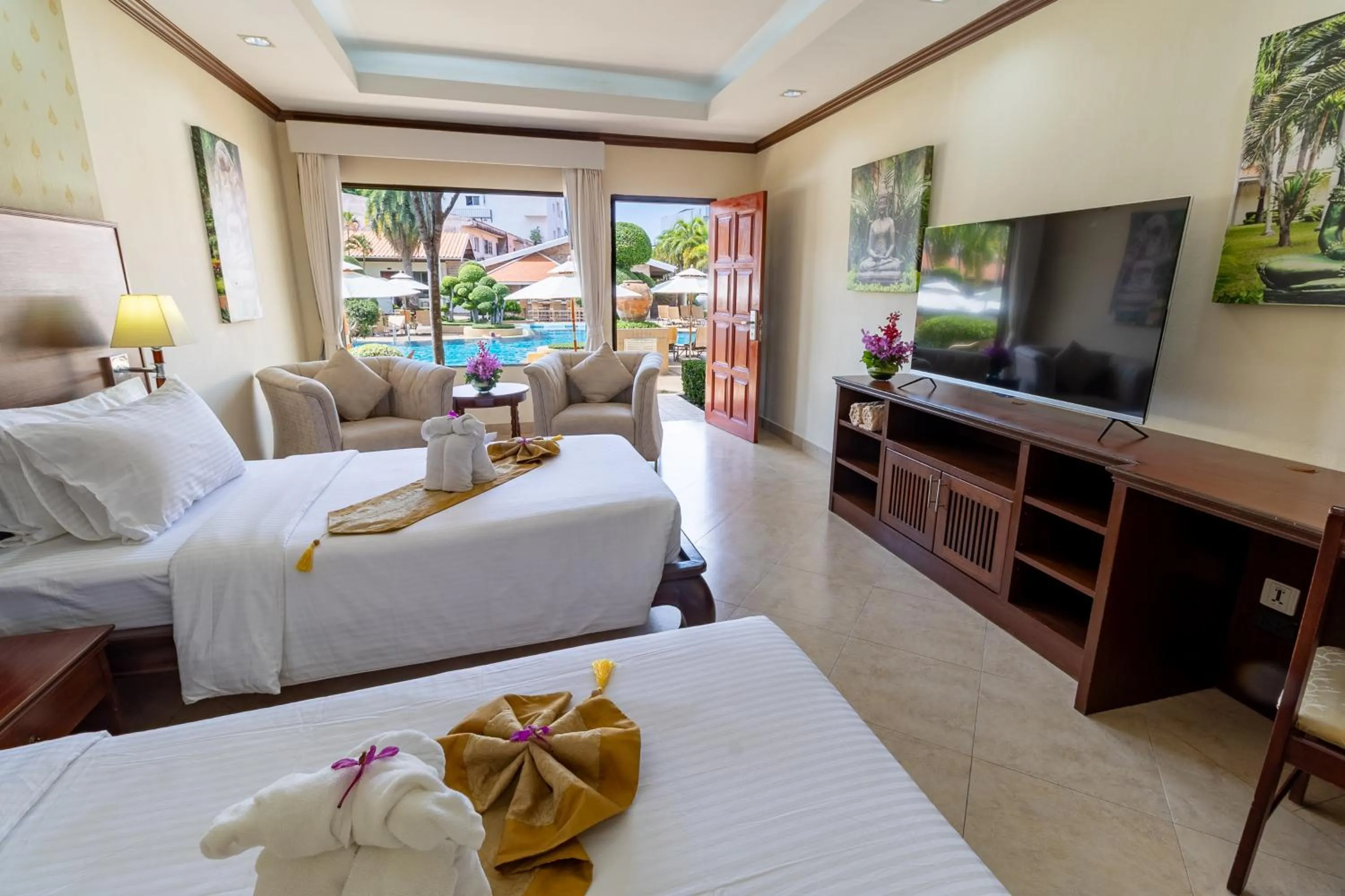 Bed in Thai Garden Resort