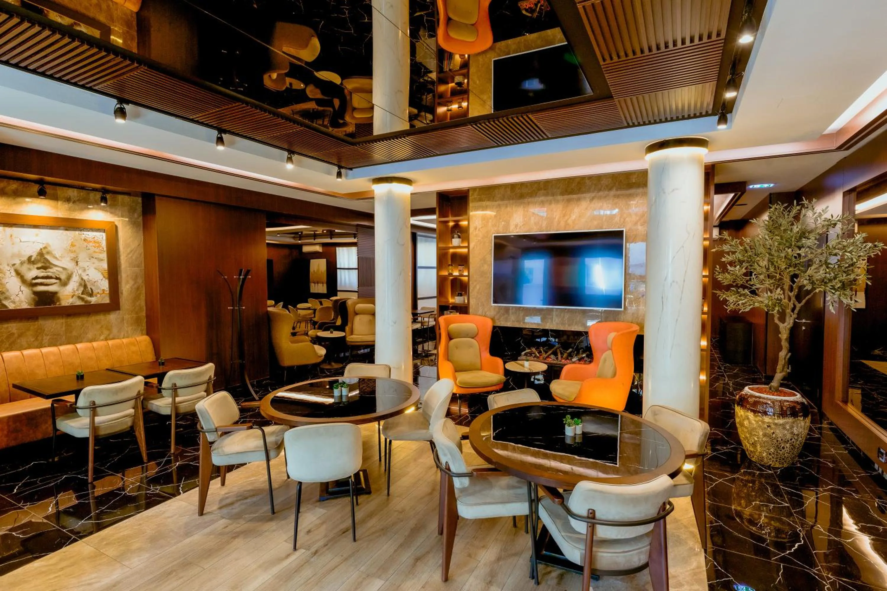 Restaurant/places to eat in Nobel Gallery Hotel