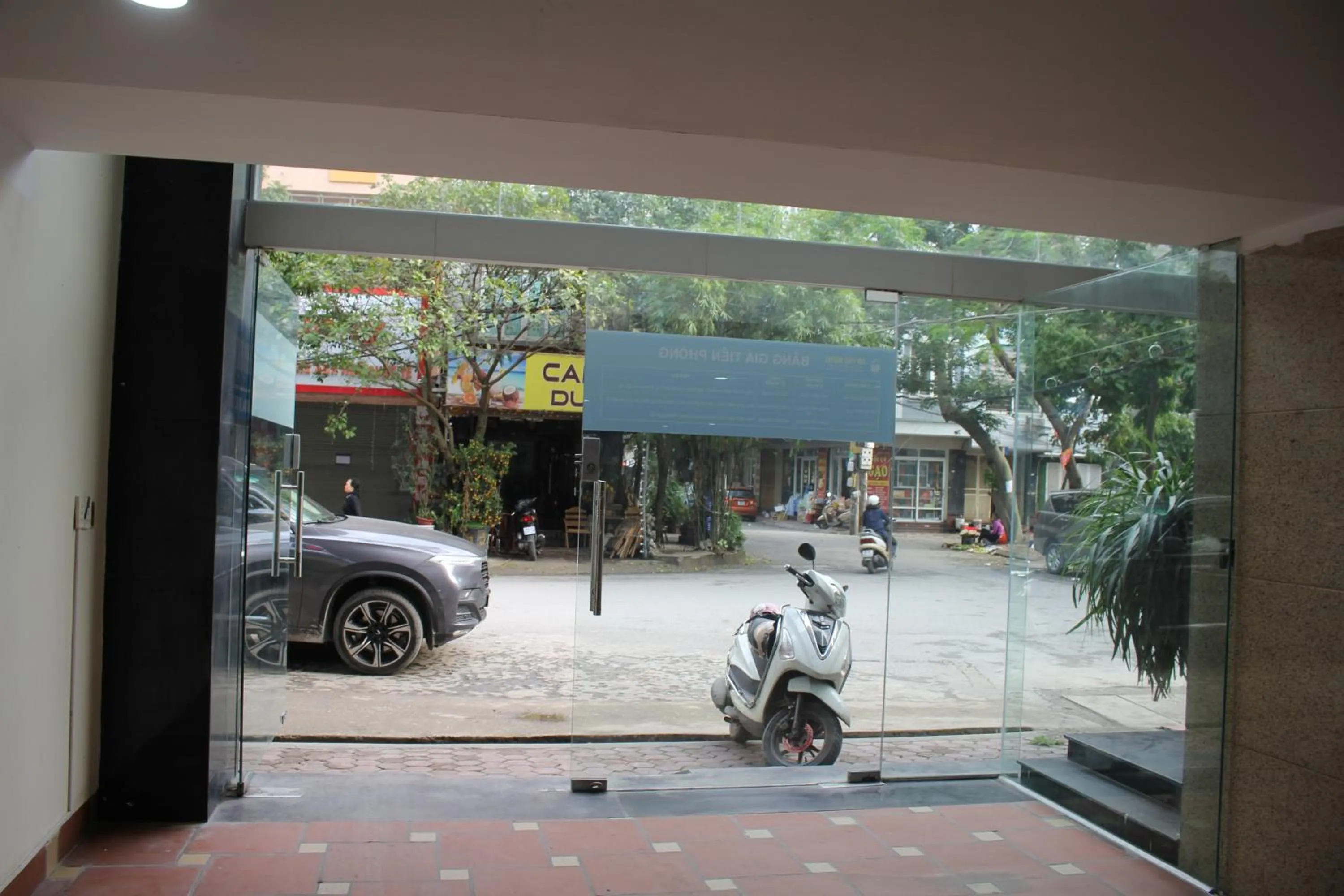 Day in An Phú Motel