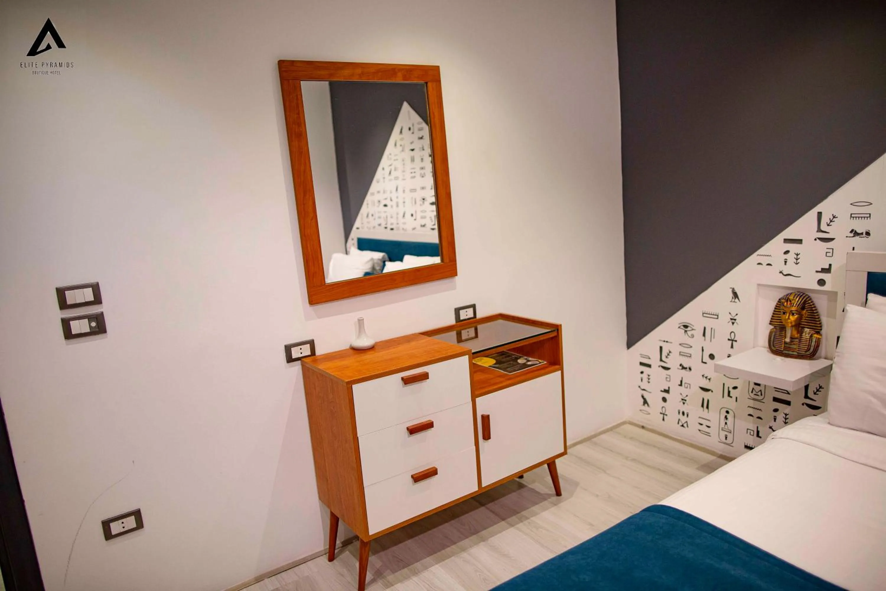 Photo of the whole room, Bed in Elite Pyramids Boutique Hotel