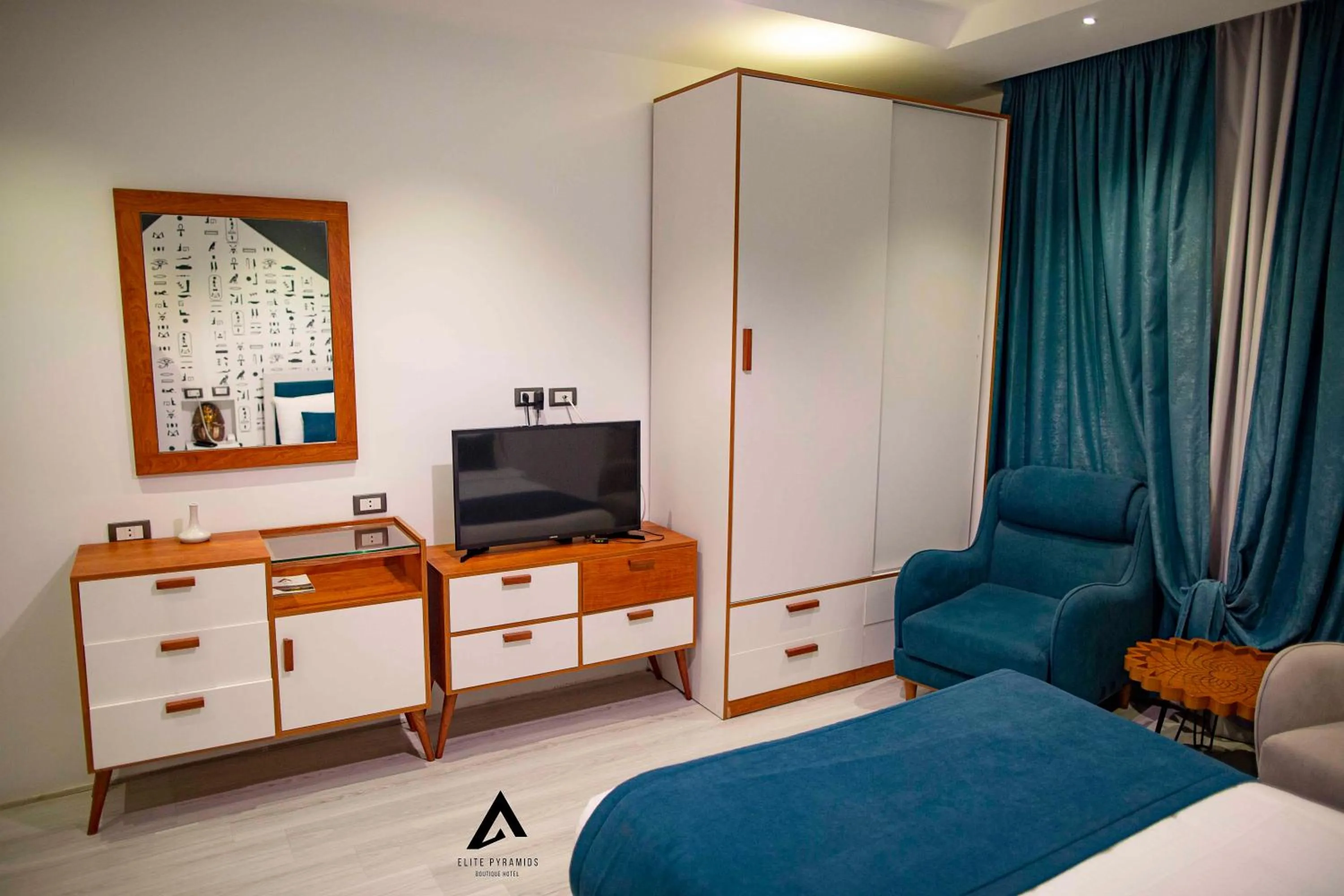 TV and multimedia, Bed in Elite Pyramids Boutique Hotel