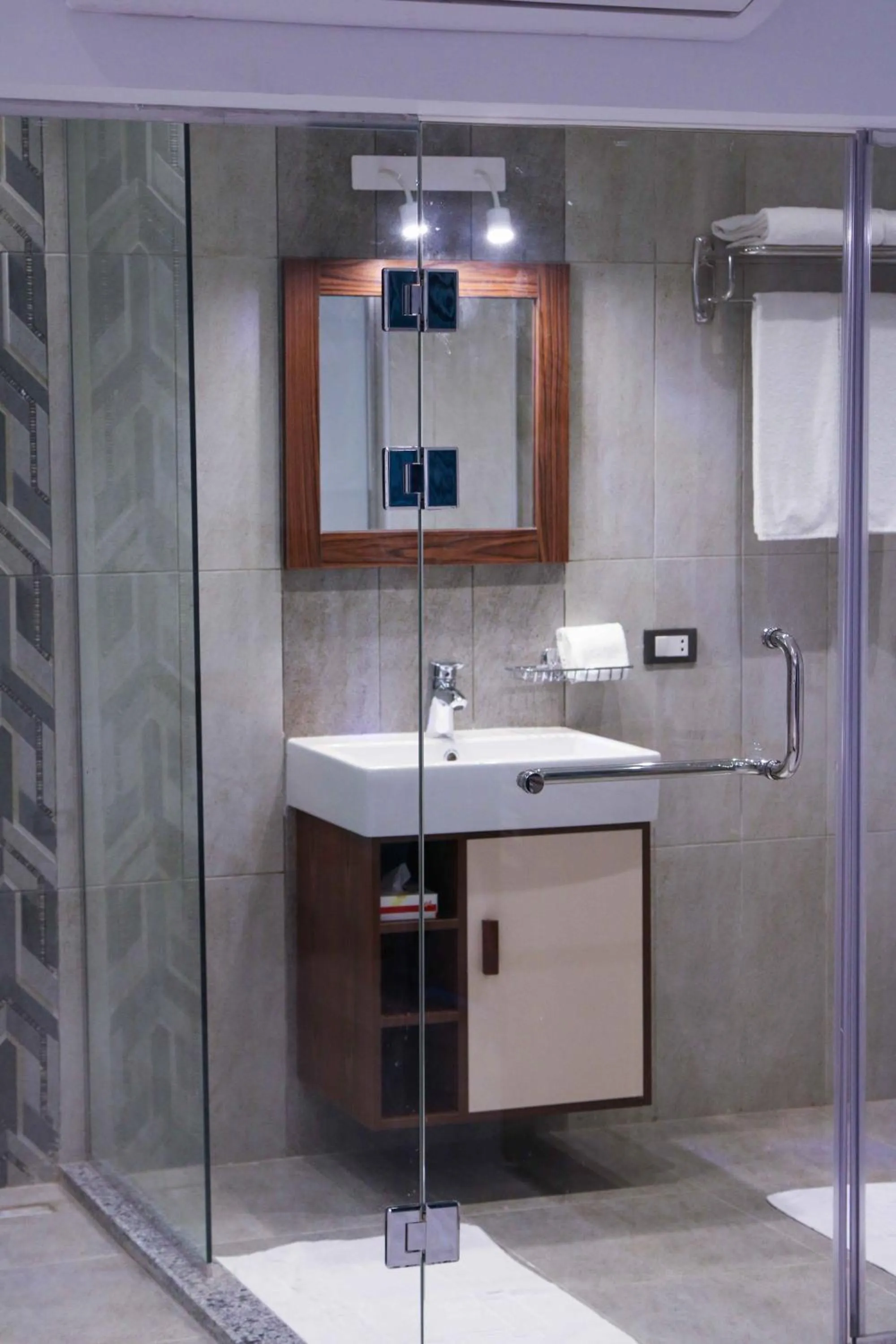 Shower in Elite Pyramids Boutique Hotel