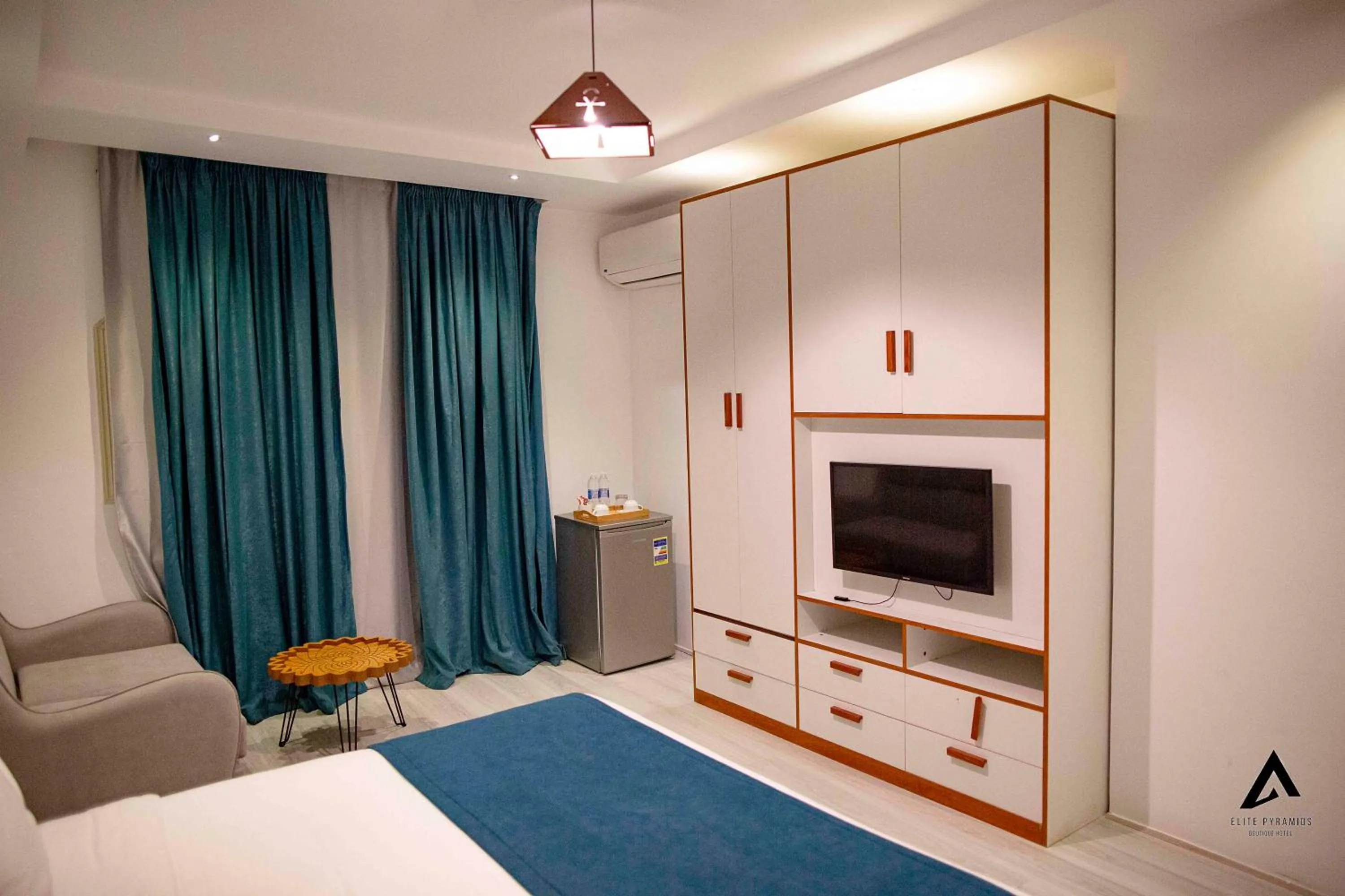 Photo of the whole room, Bed in Elite Pyramids Boutique Hotel