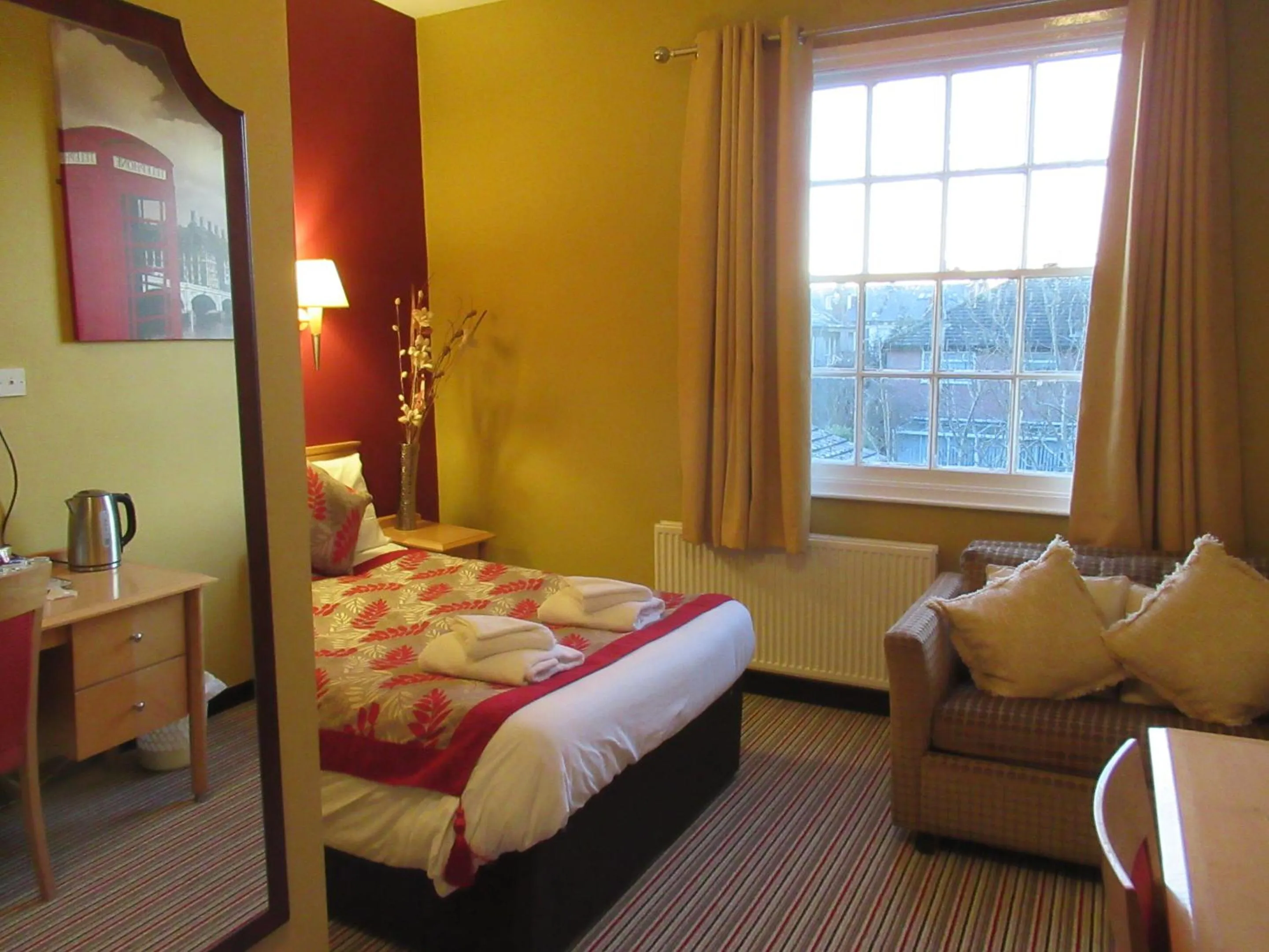 Bedroom, Bed in The London Inn