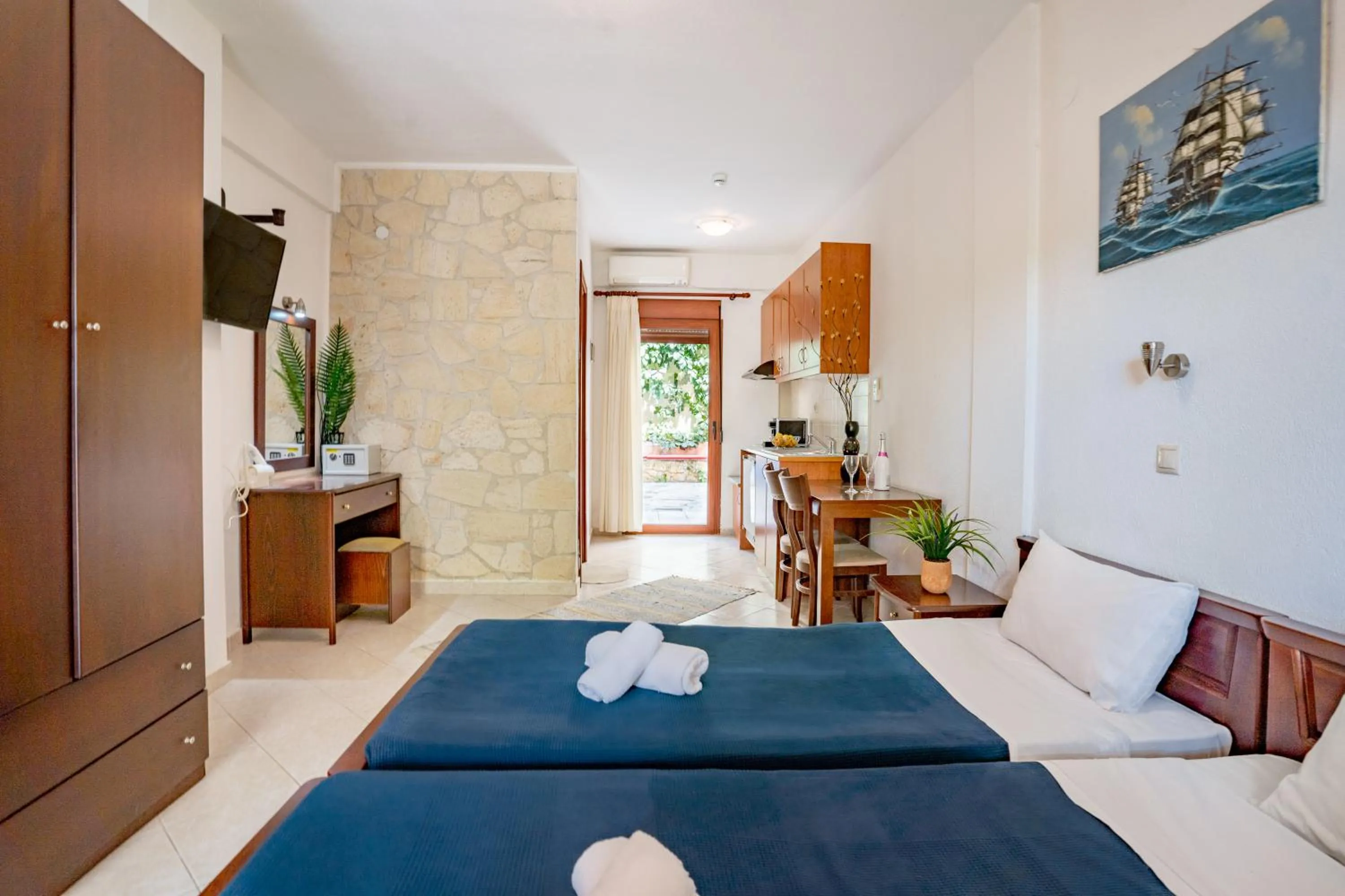 Bed in Erifili Kallithea