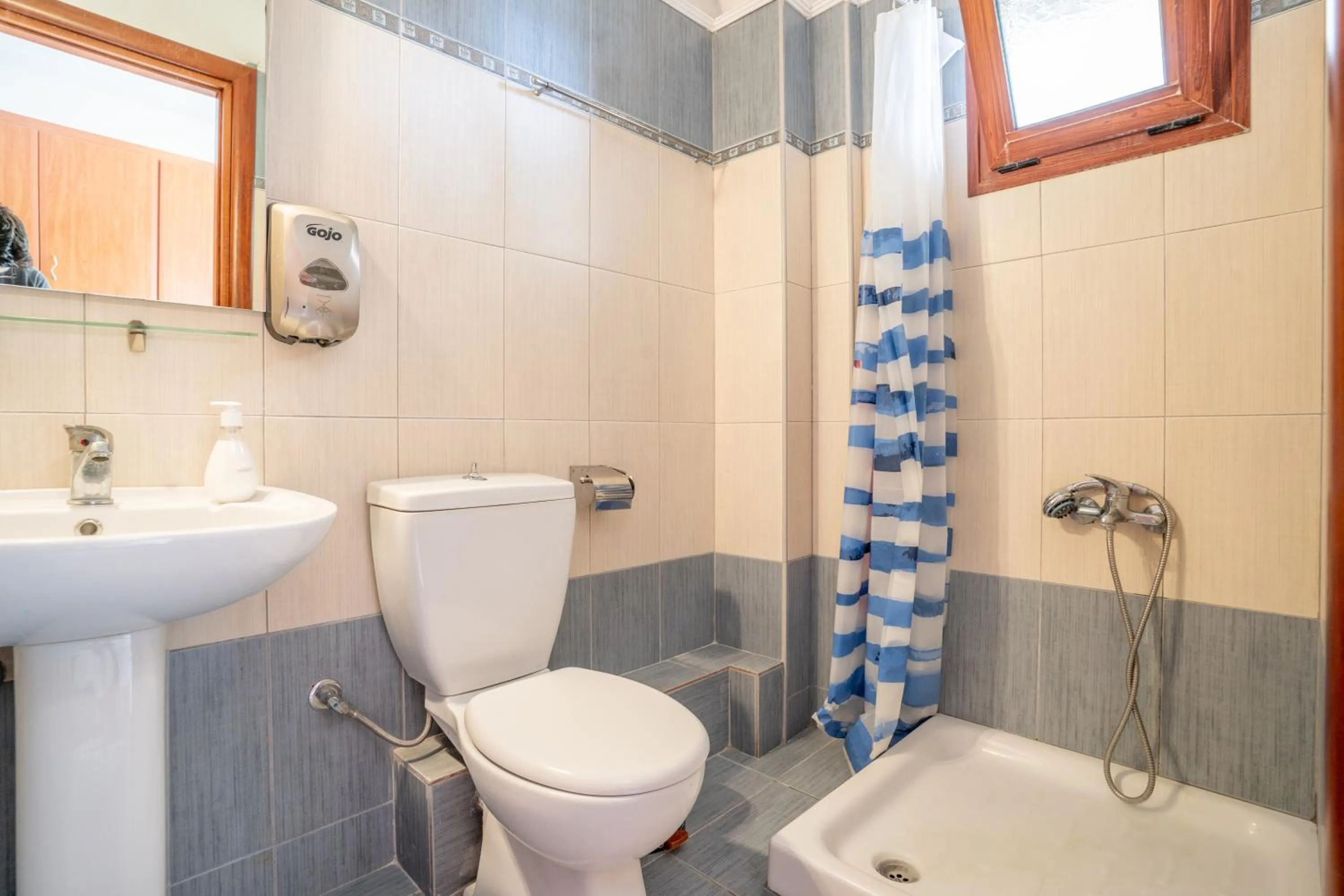 Shower in Erifili Kallithea