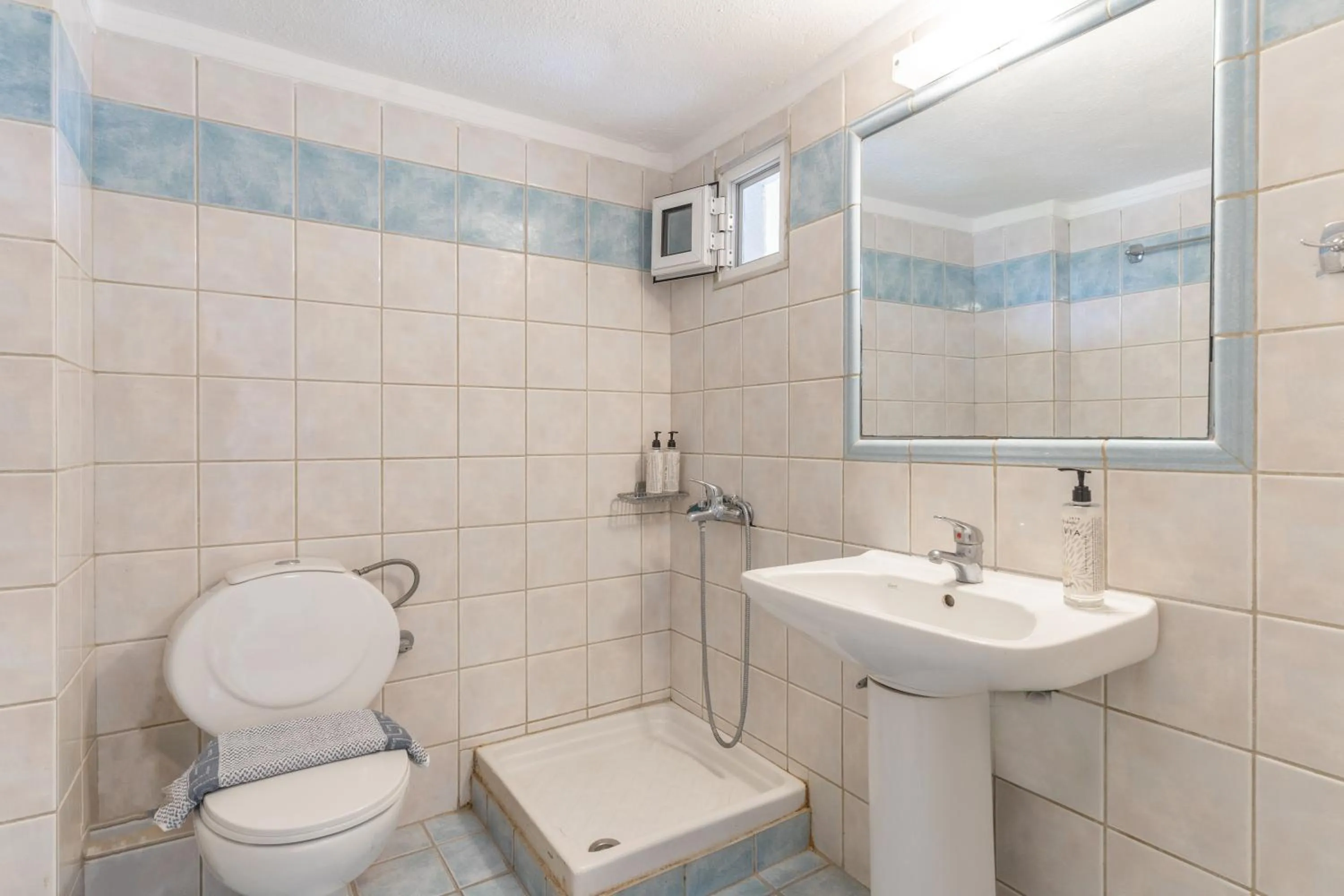 Shower in Erifili Kallithea