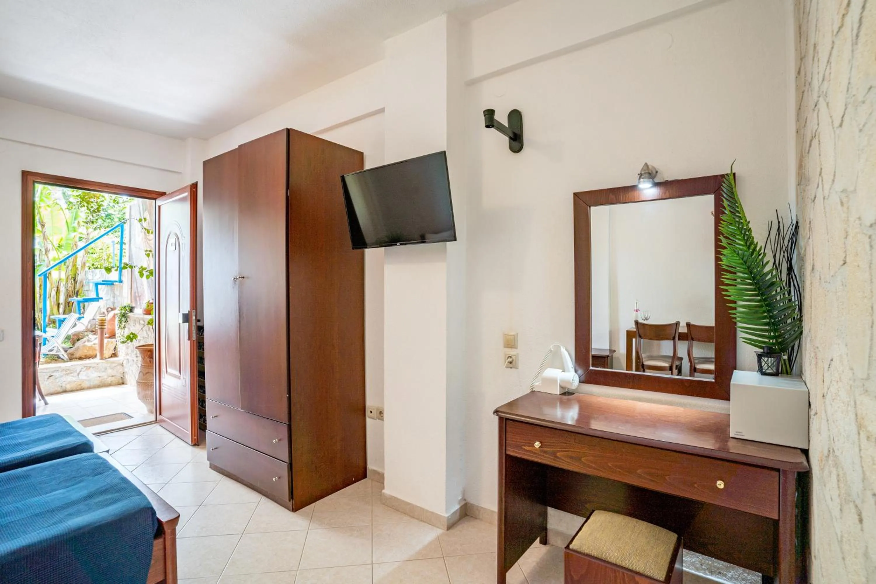 TV and multimedia in Erifili Kallithea