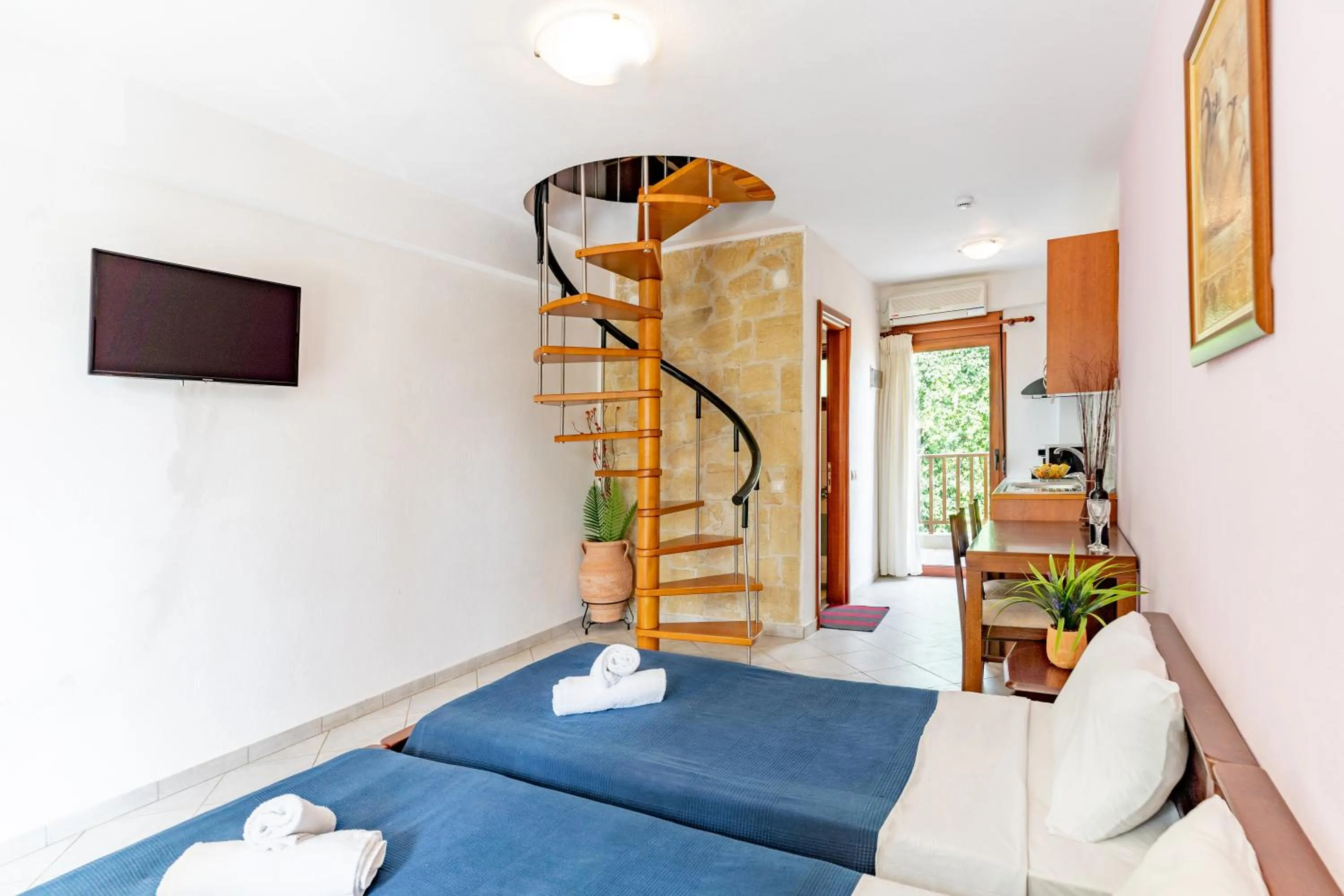 Bed in Erifili Kallithea