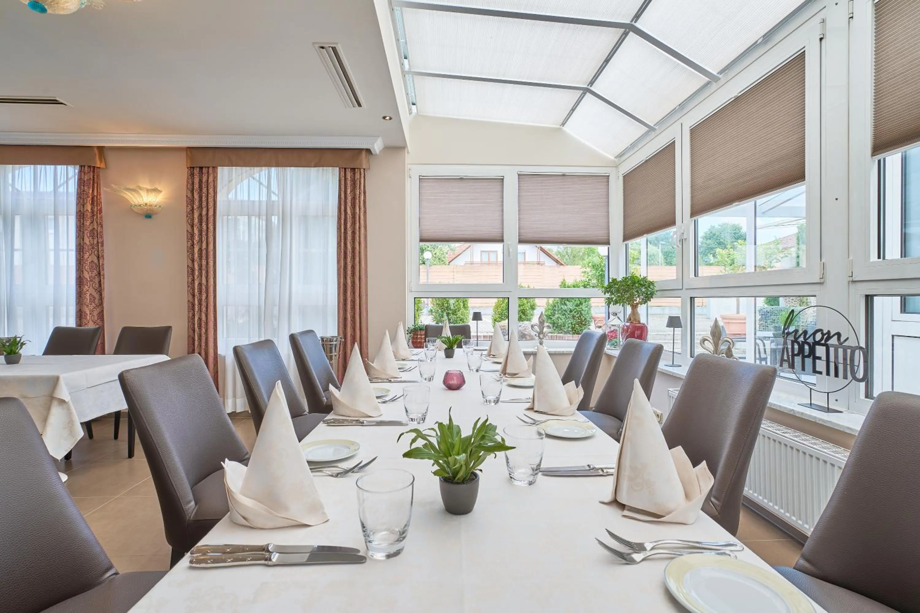 Restaurant/places to eat in eXo Individual Hotel Waghäuseler Hof