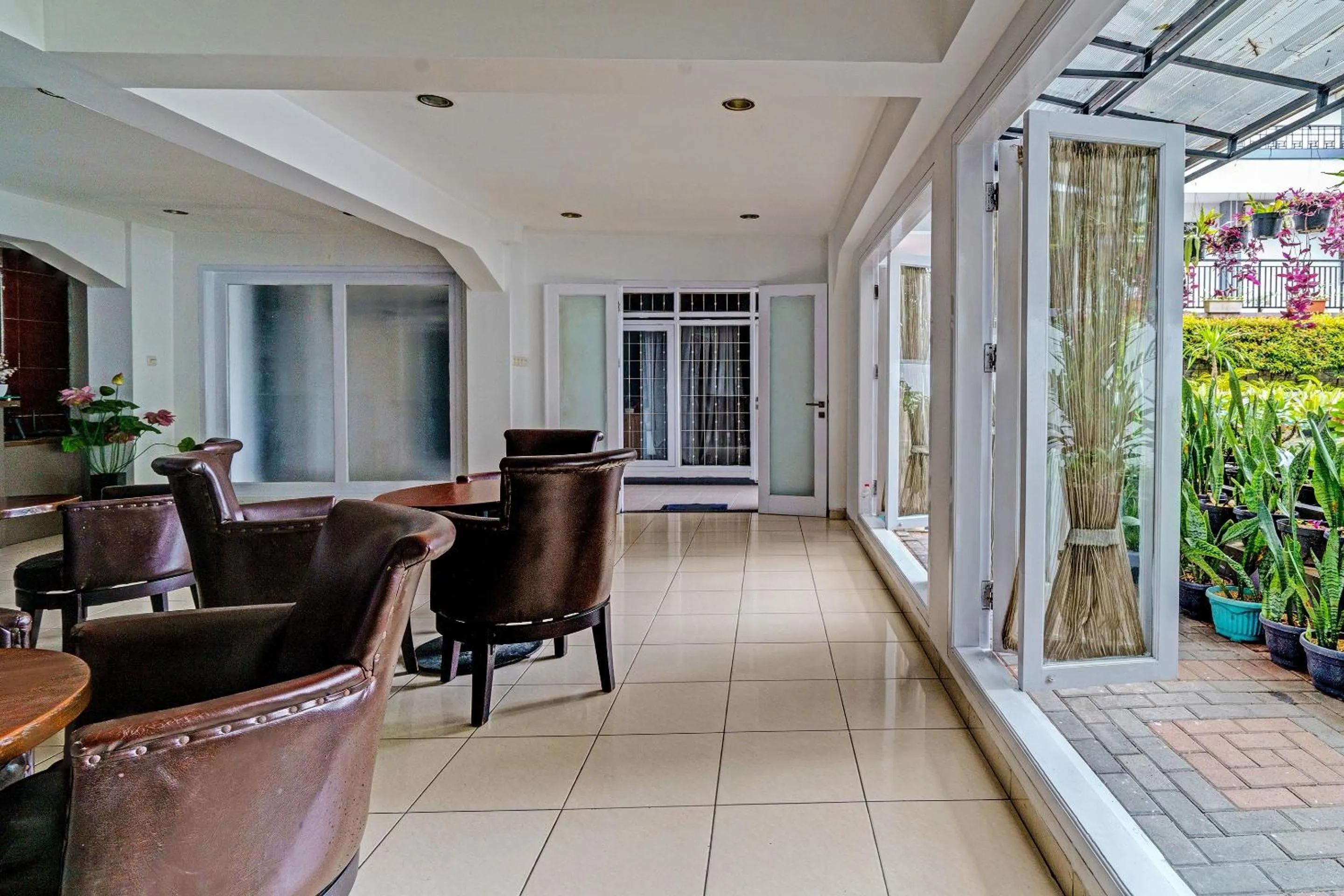 Lobby or reception in Collection O 92277 Setra Priangan Guest House