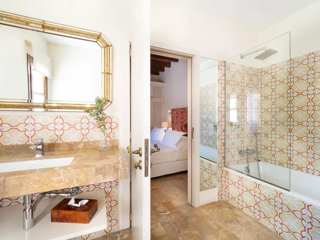 Bathroom, Bed in Hotel & Restaurant Jardi d'Artà