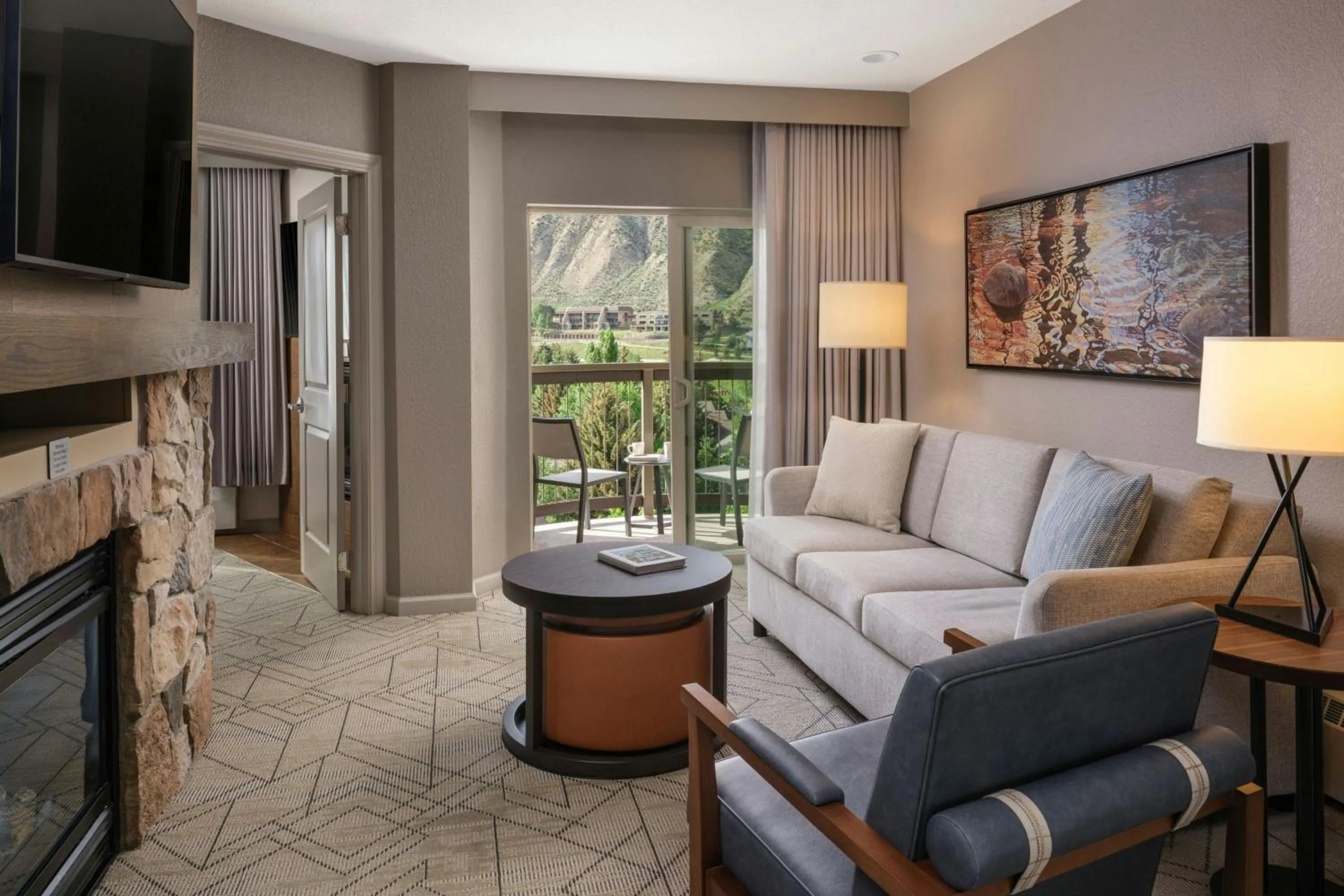 Living room in Sheraton Mountain Vista Villas, Avon / Vail Valley