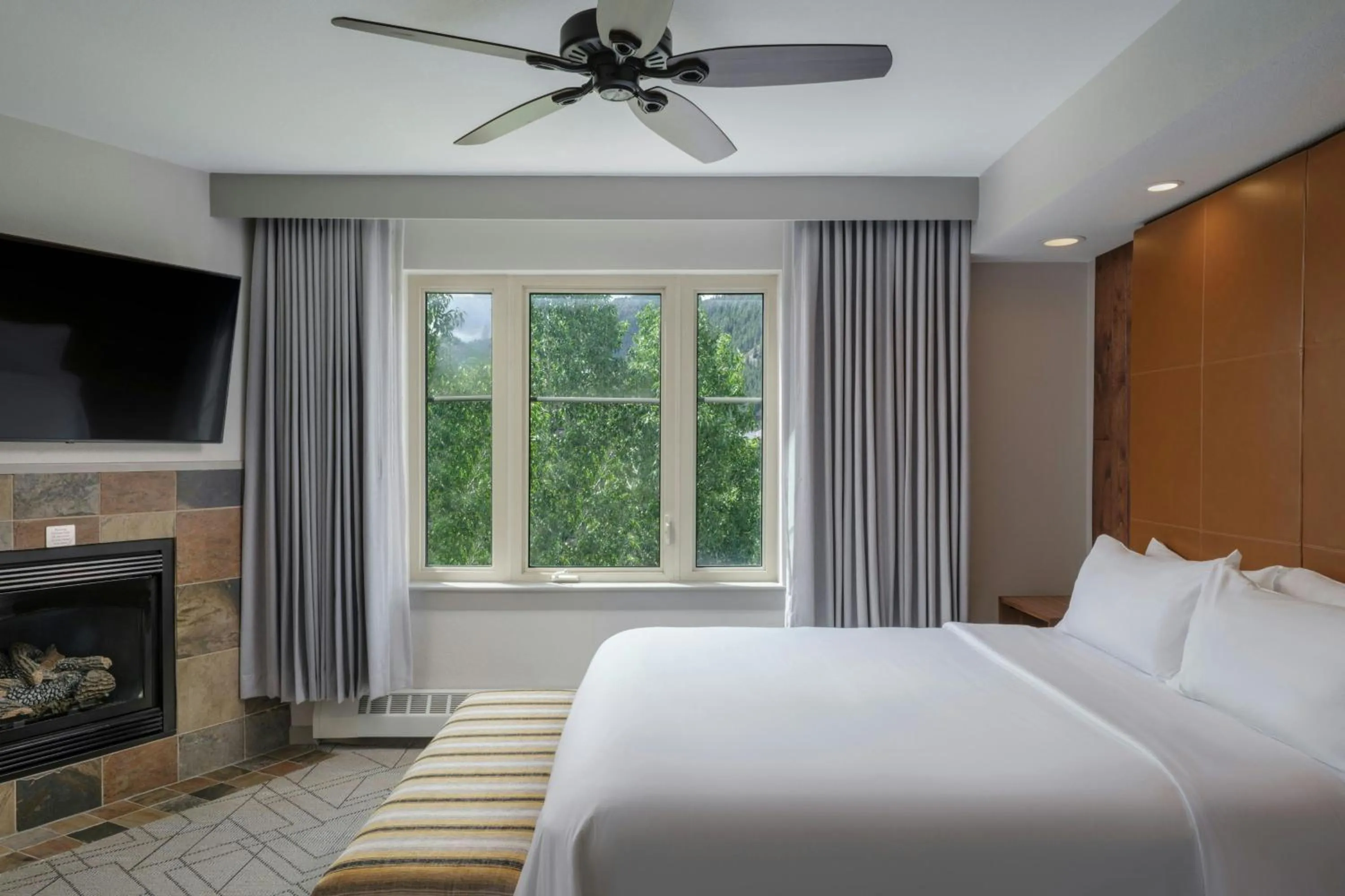 Bedroom, Bed in Sheraton Mountain Vista Villas, Avon / Vail Valley