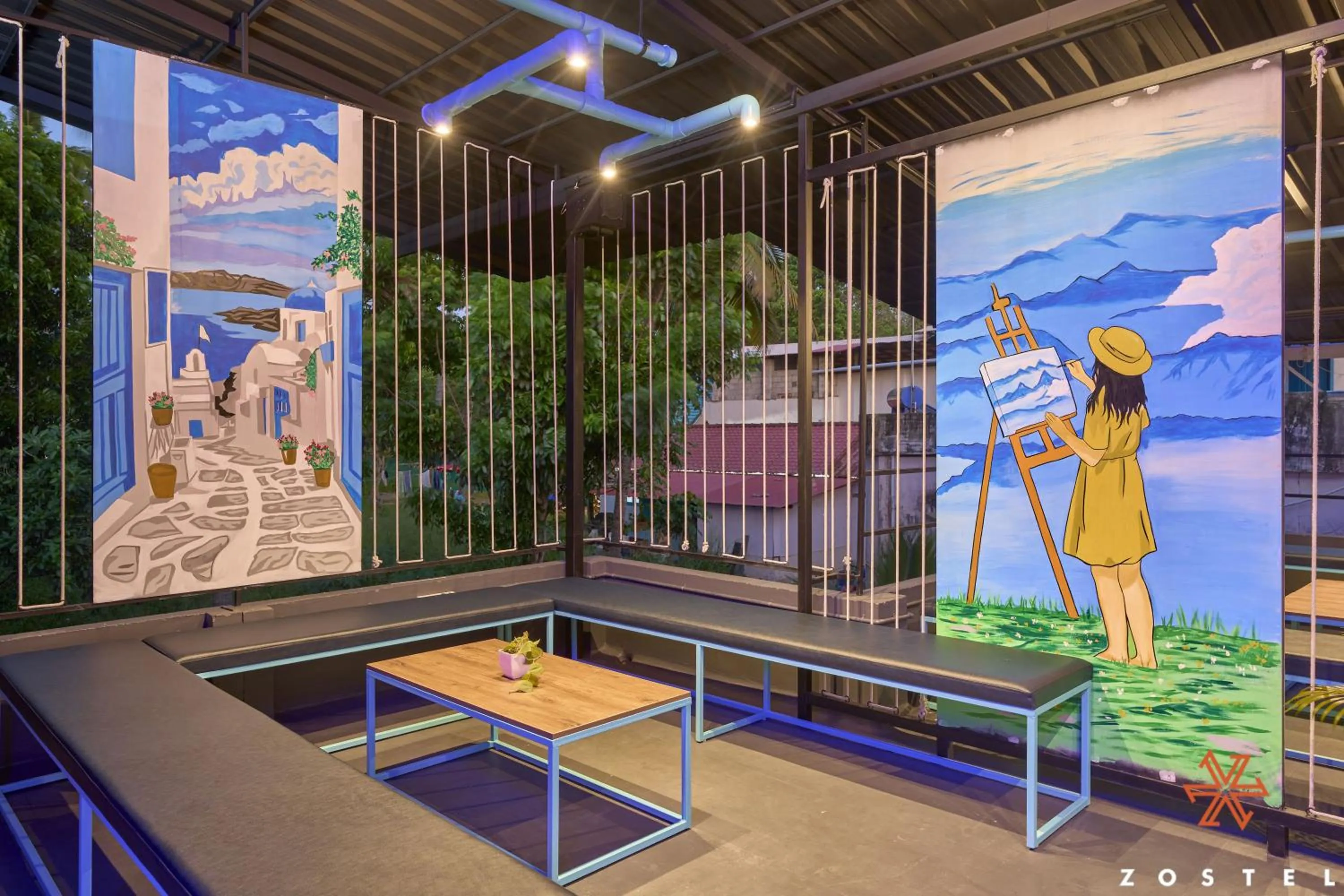 Communal lounge/ TV room in Zostel Varkala