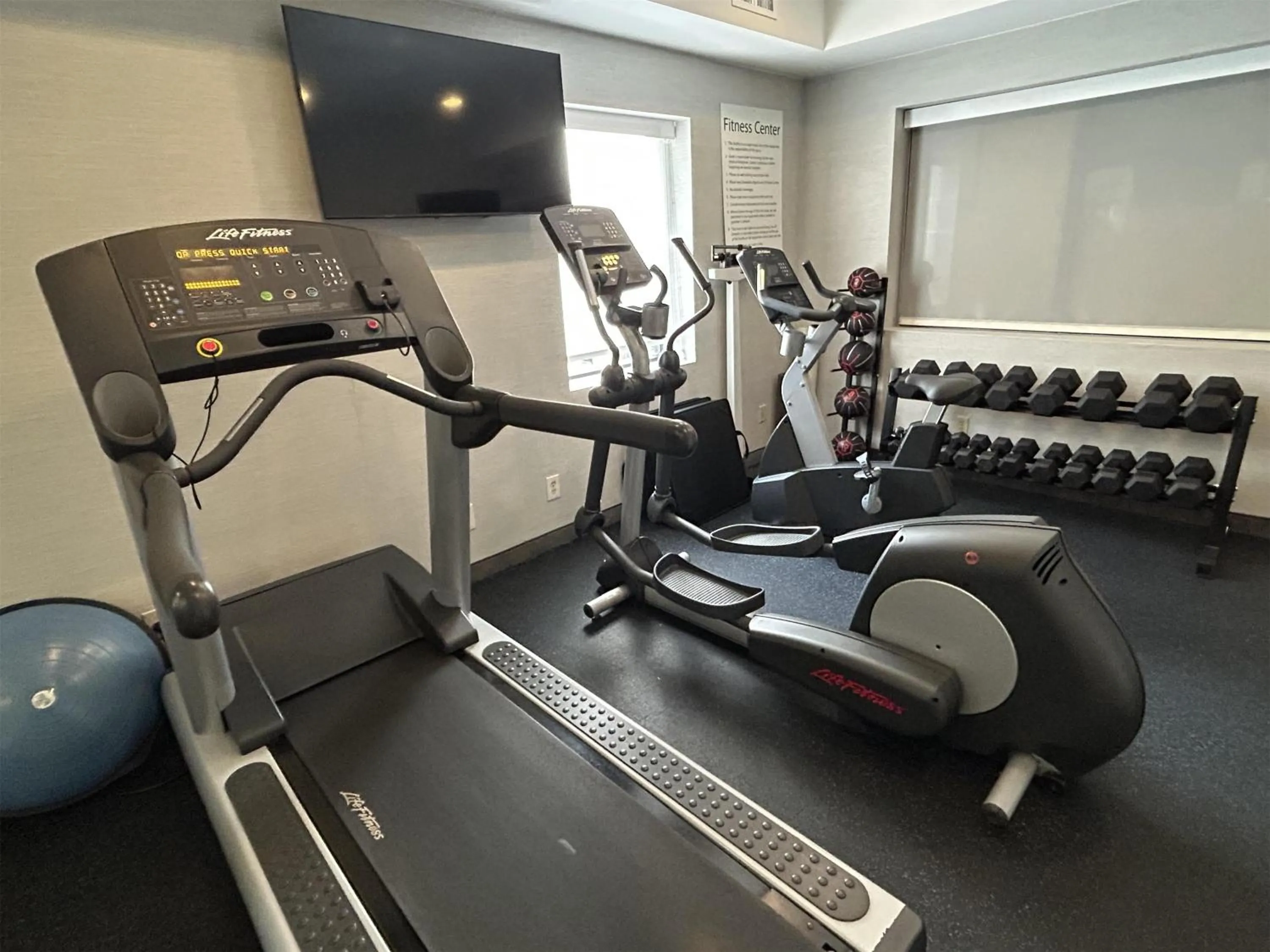 Fitness centre/facilities in Best Western Roslyn-Long Island Hotel