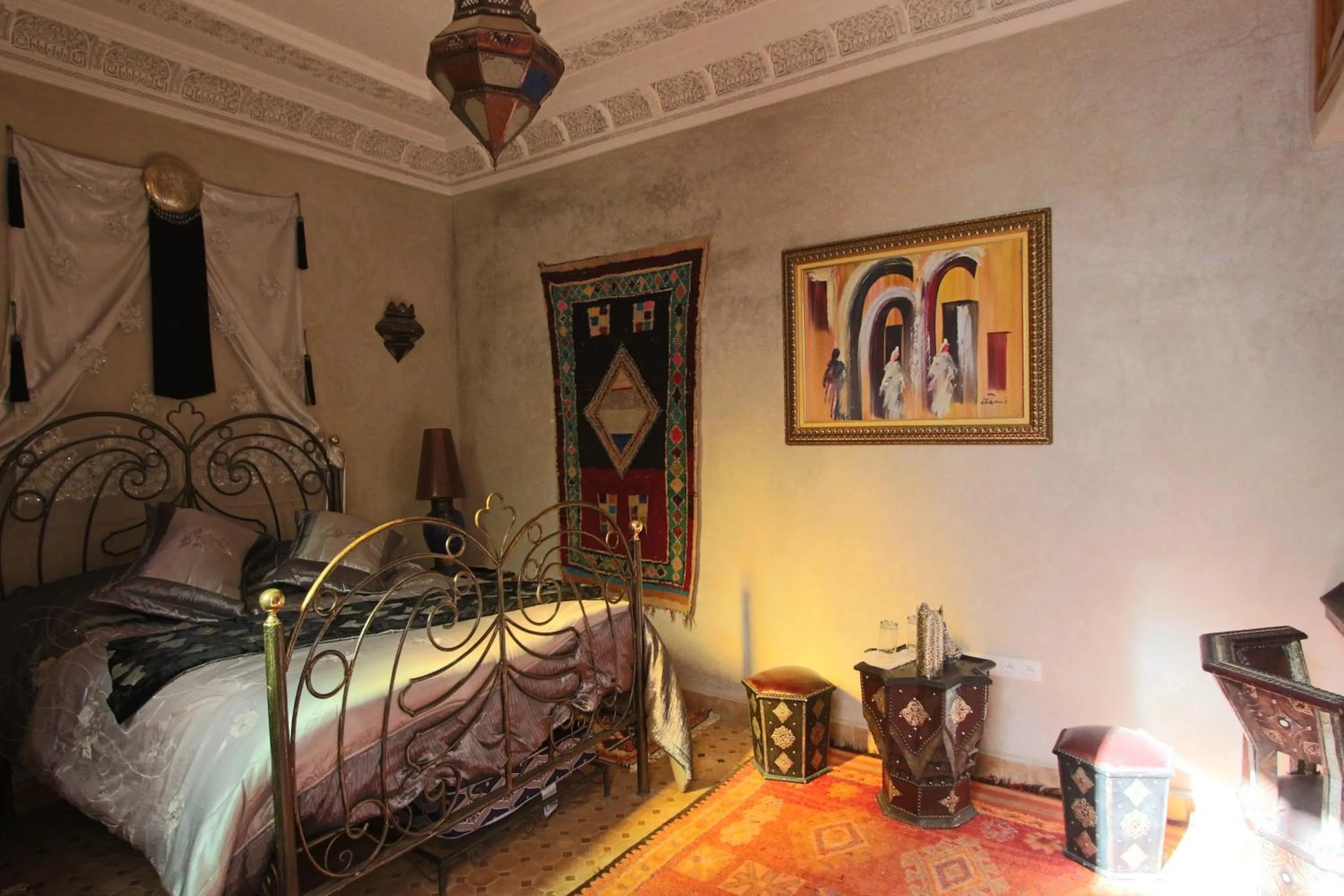 Photo of the whole room, Bed in RIAD MAKENE MOUCHKILL