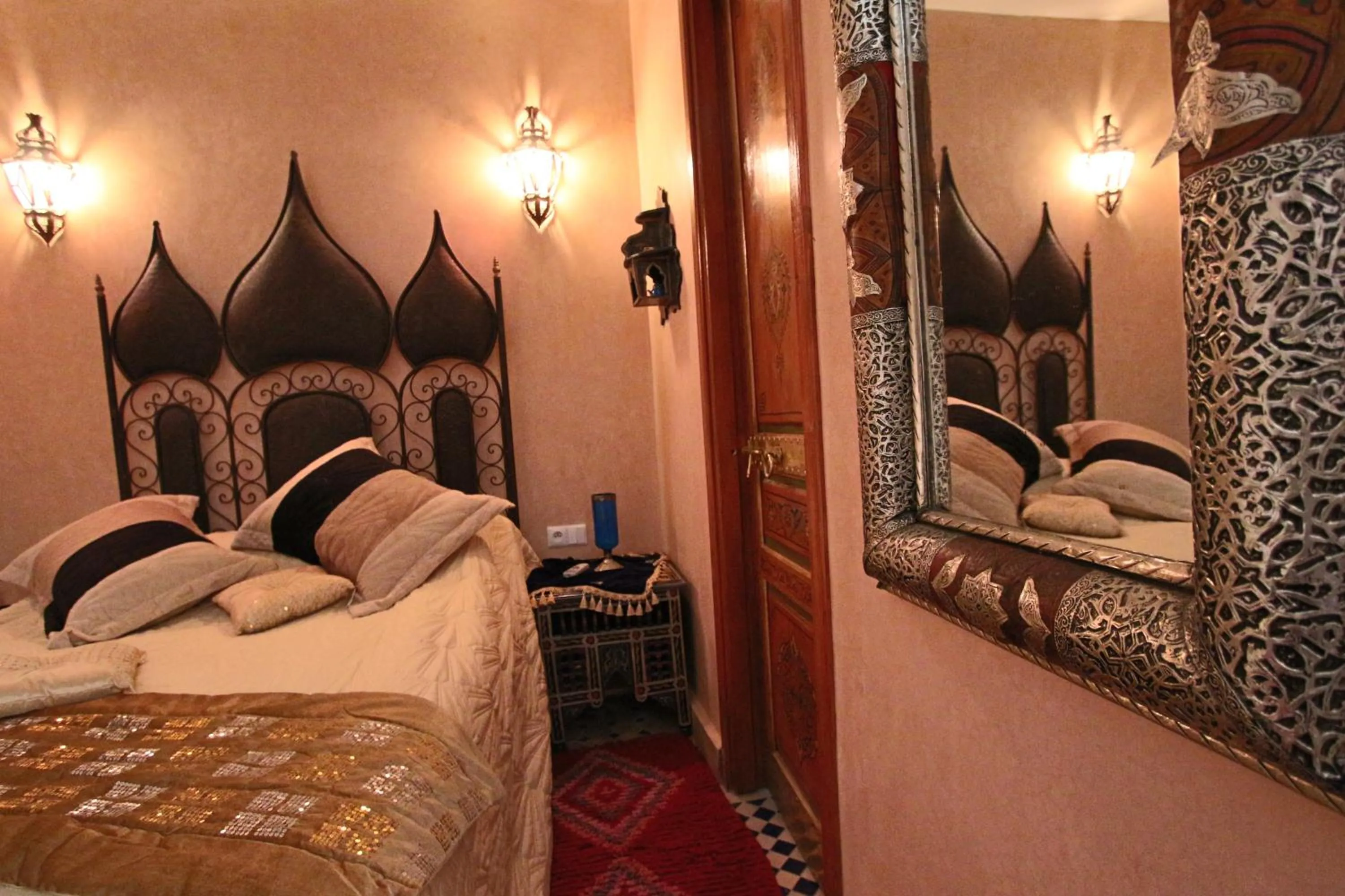 Photo of the whole room, Bed in RIAD MAKENE MOUCHKILL