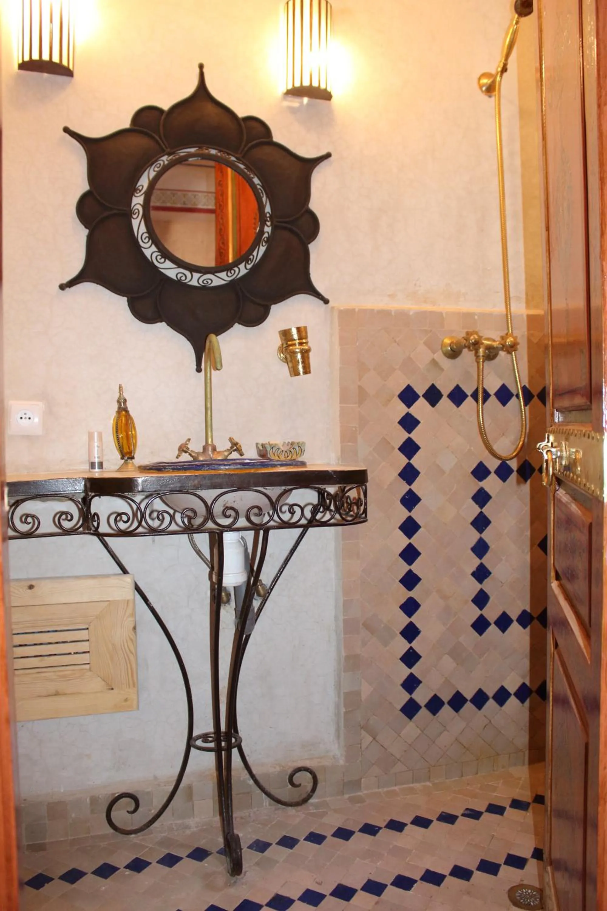 Bathroom in RIAD MAKENE MOUCHKILL