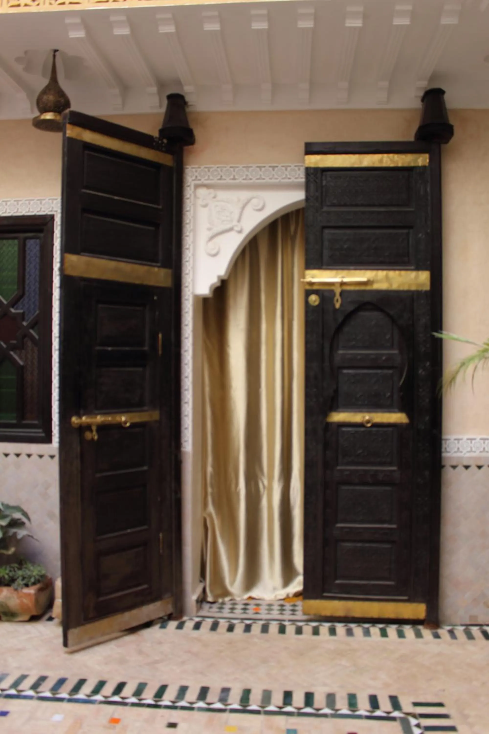 Lounge or bar in RIAD MAKENE MOUCHKILL