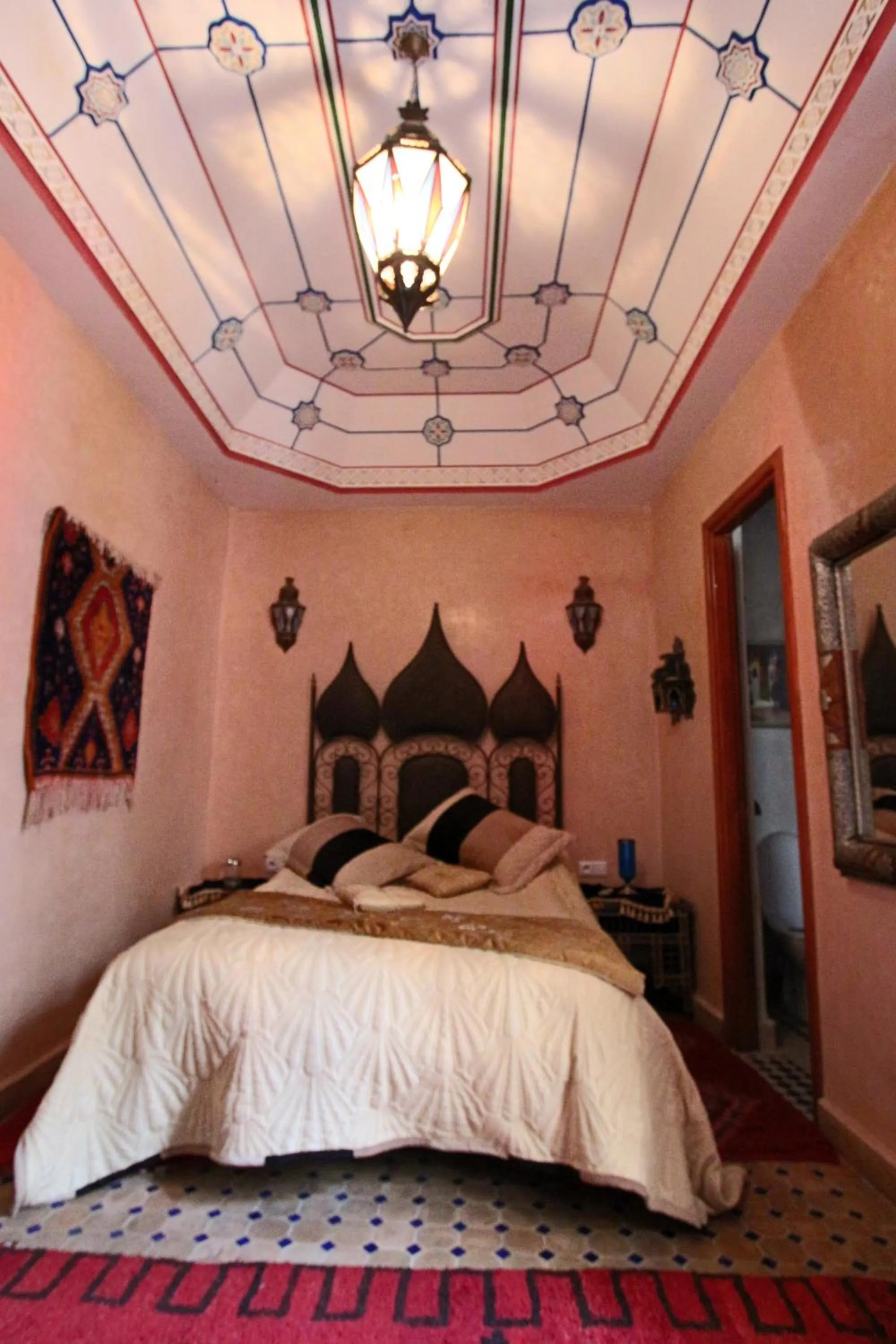 Photo of the whole room, Bed in RIAD MAKENE MOUCHKILL