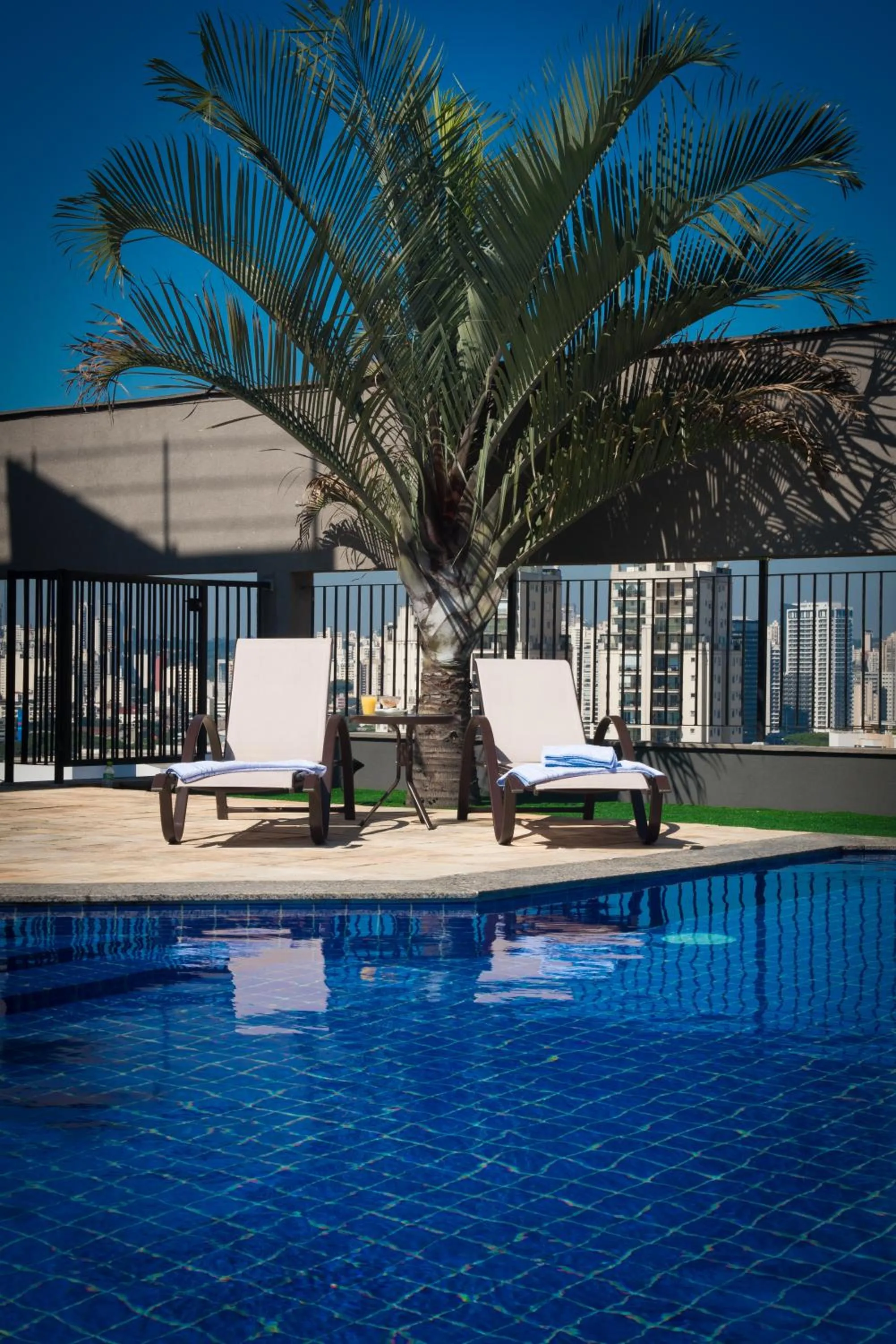 Swimming pool in Intercity São Paulo Anhembi