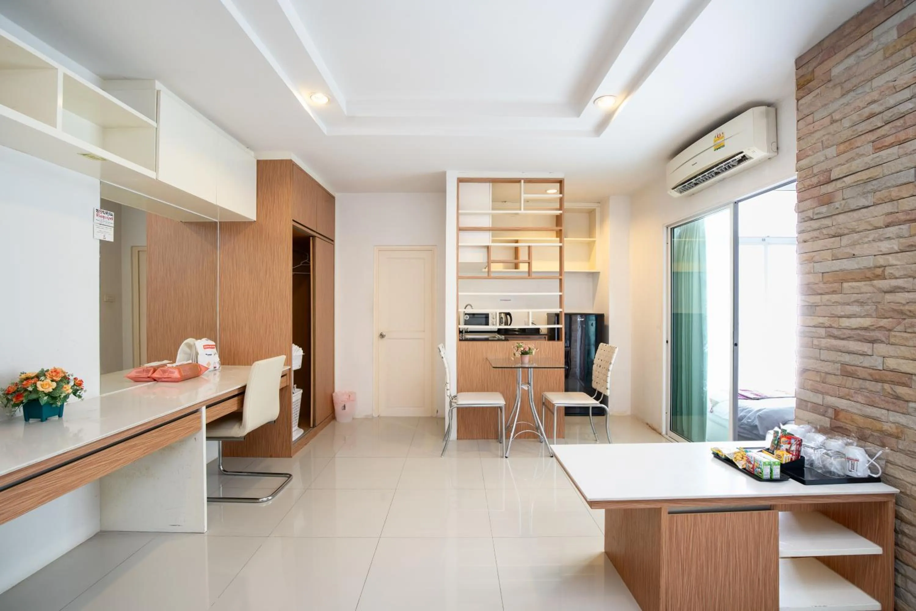 Photo of the whole room in Riski Residence Ngamwongwan