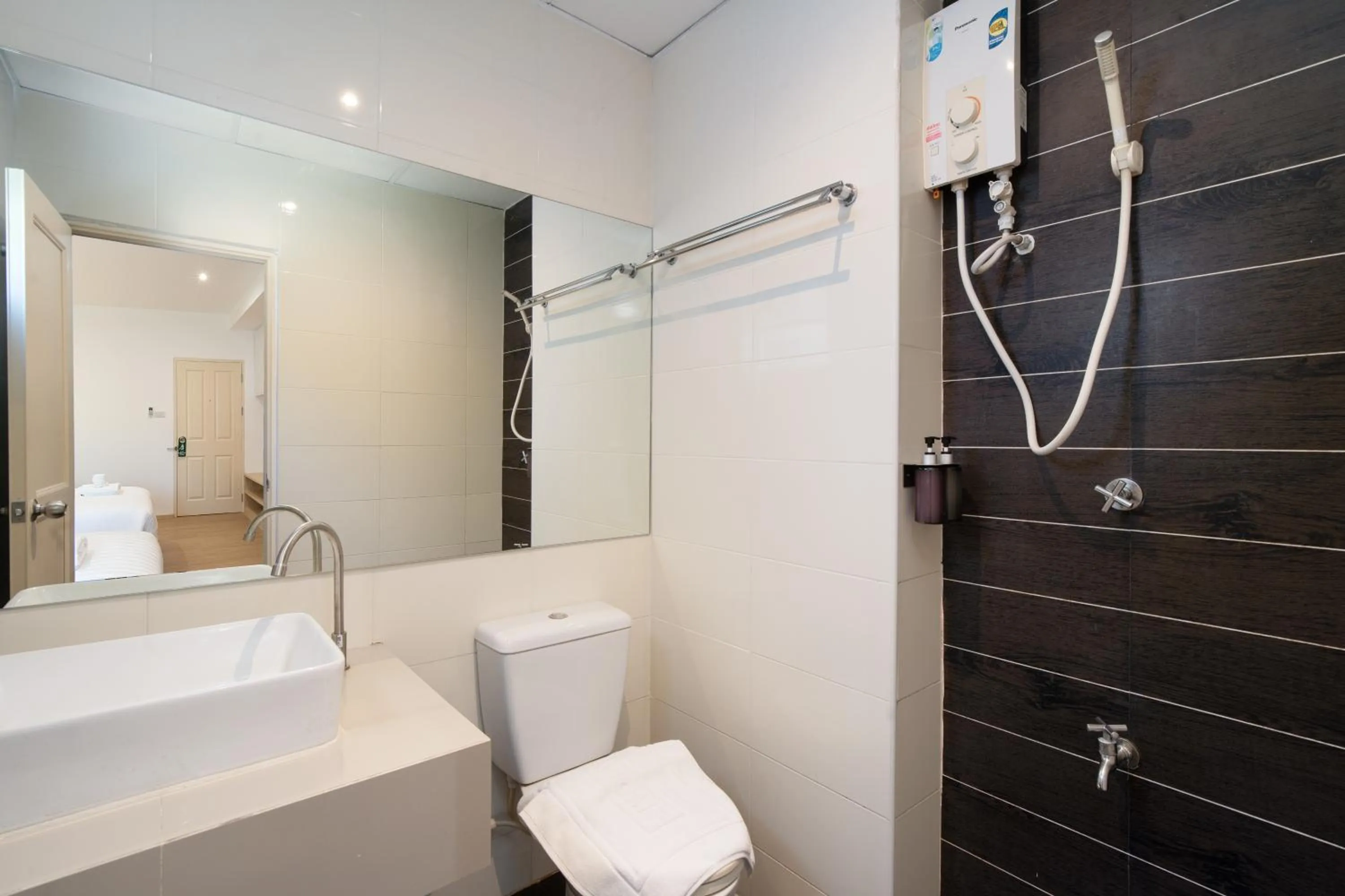 Bathroom in Riski Residence Ngamwongwan