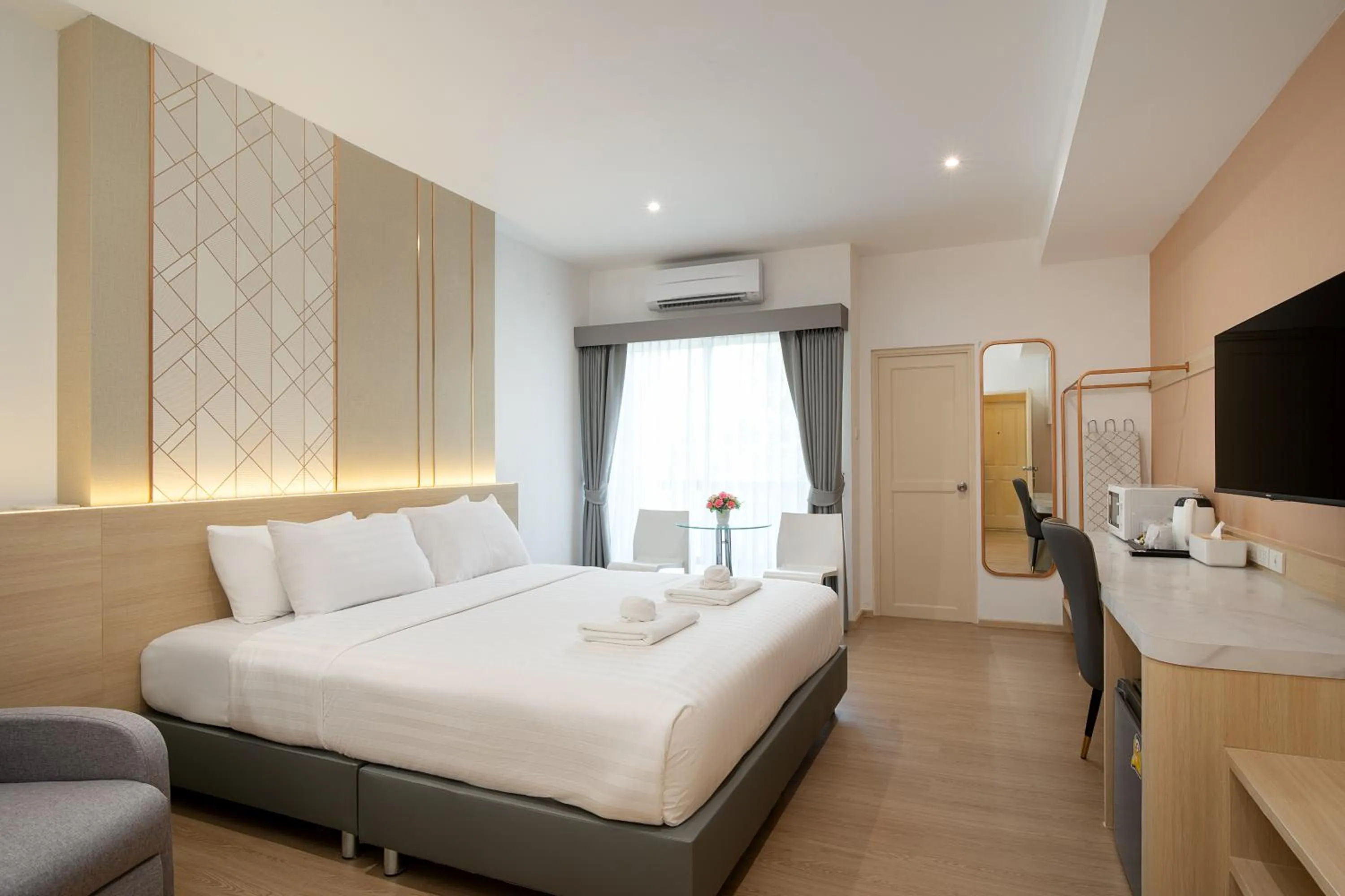 Photo of the whole room, Bed in Riski Residence Ngamwongwan