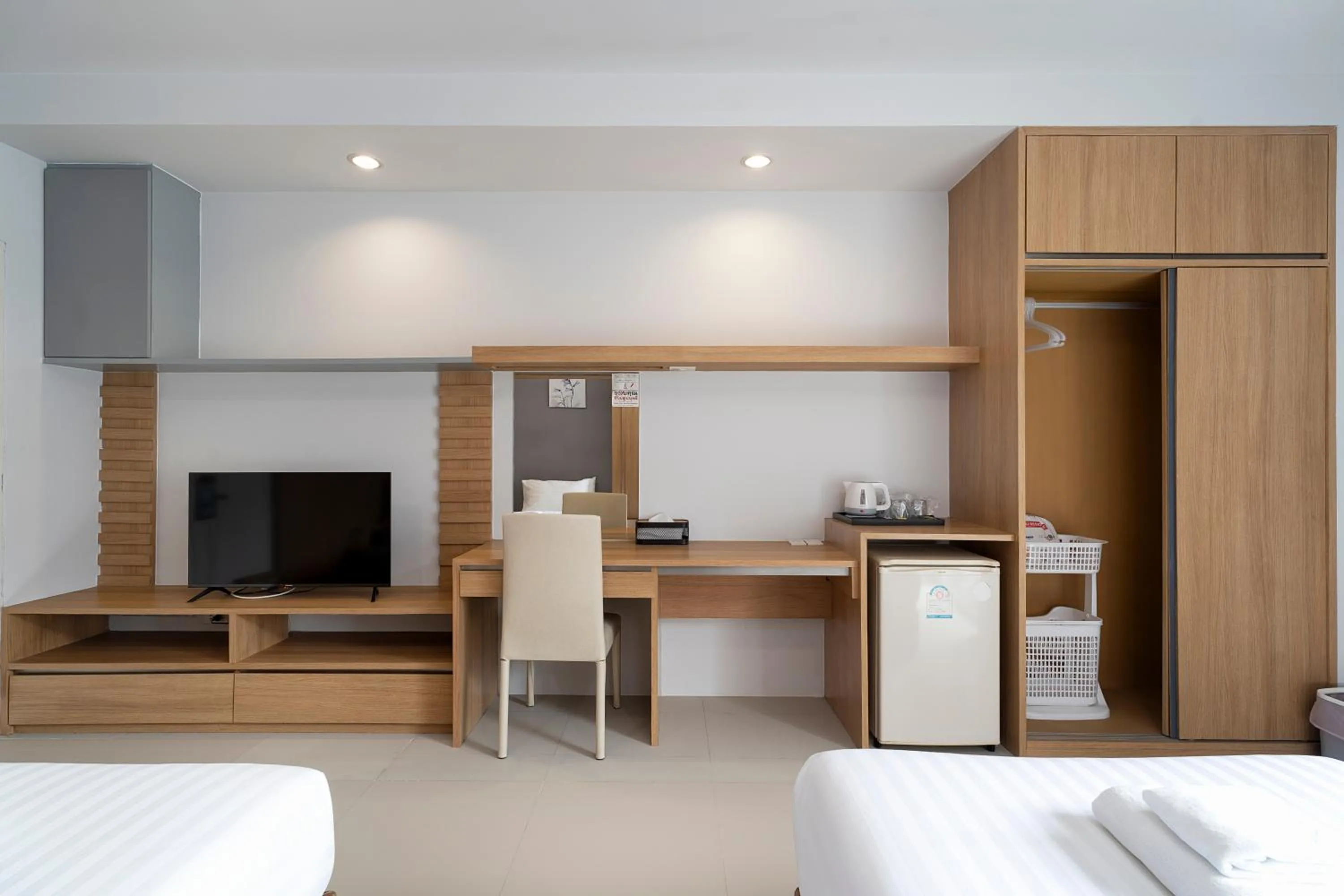 TV and multimedia, Bed in Riski Residence Ngamwongwan