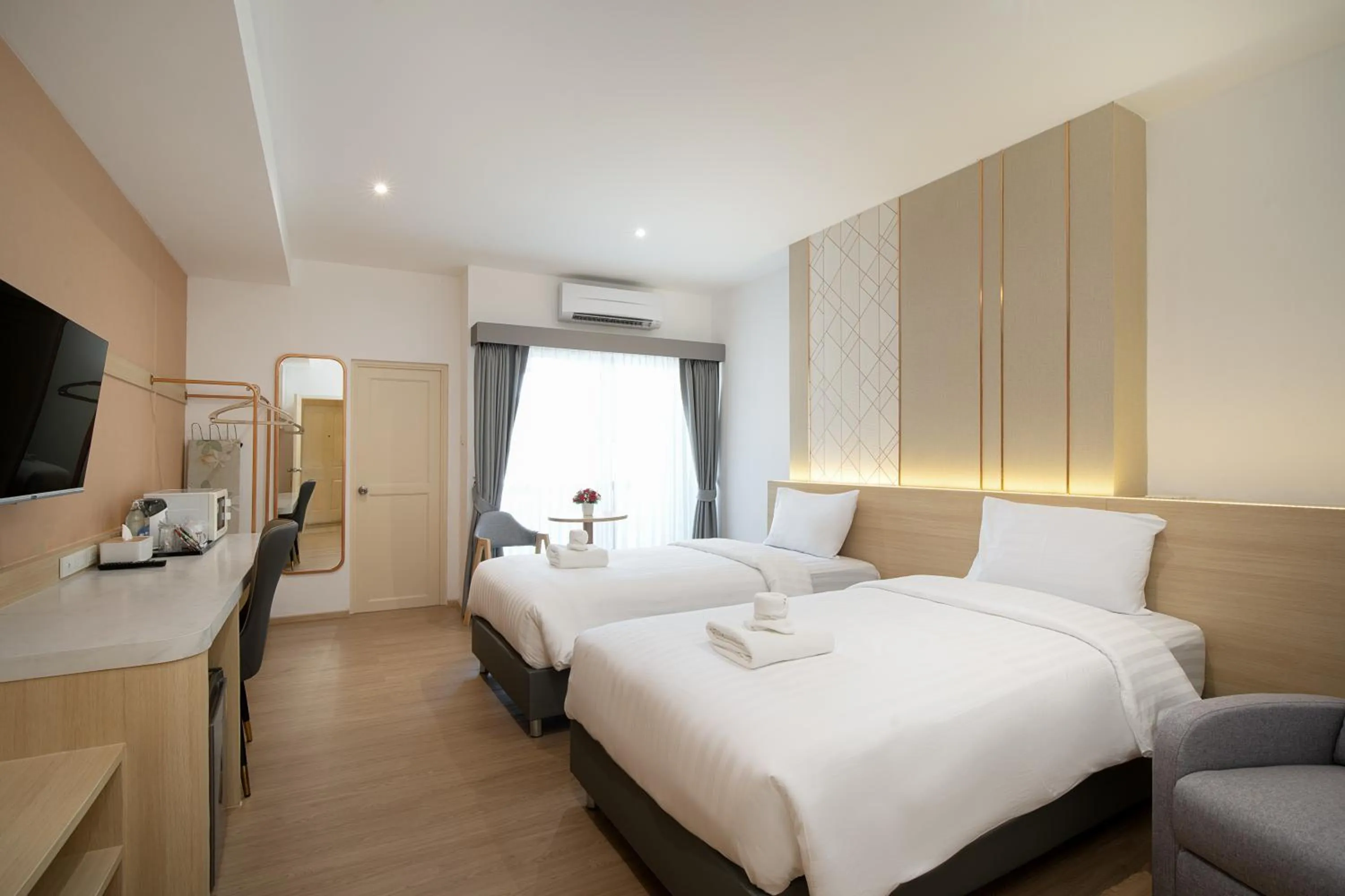 Photo of the whole room, Bed in Riski Residence Ngamwongwan