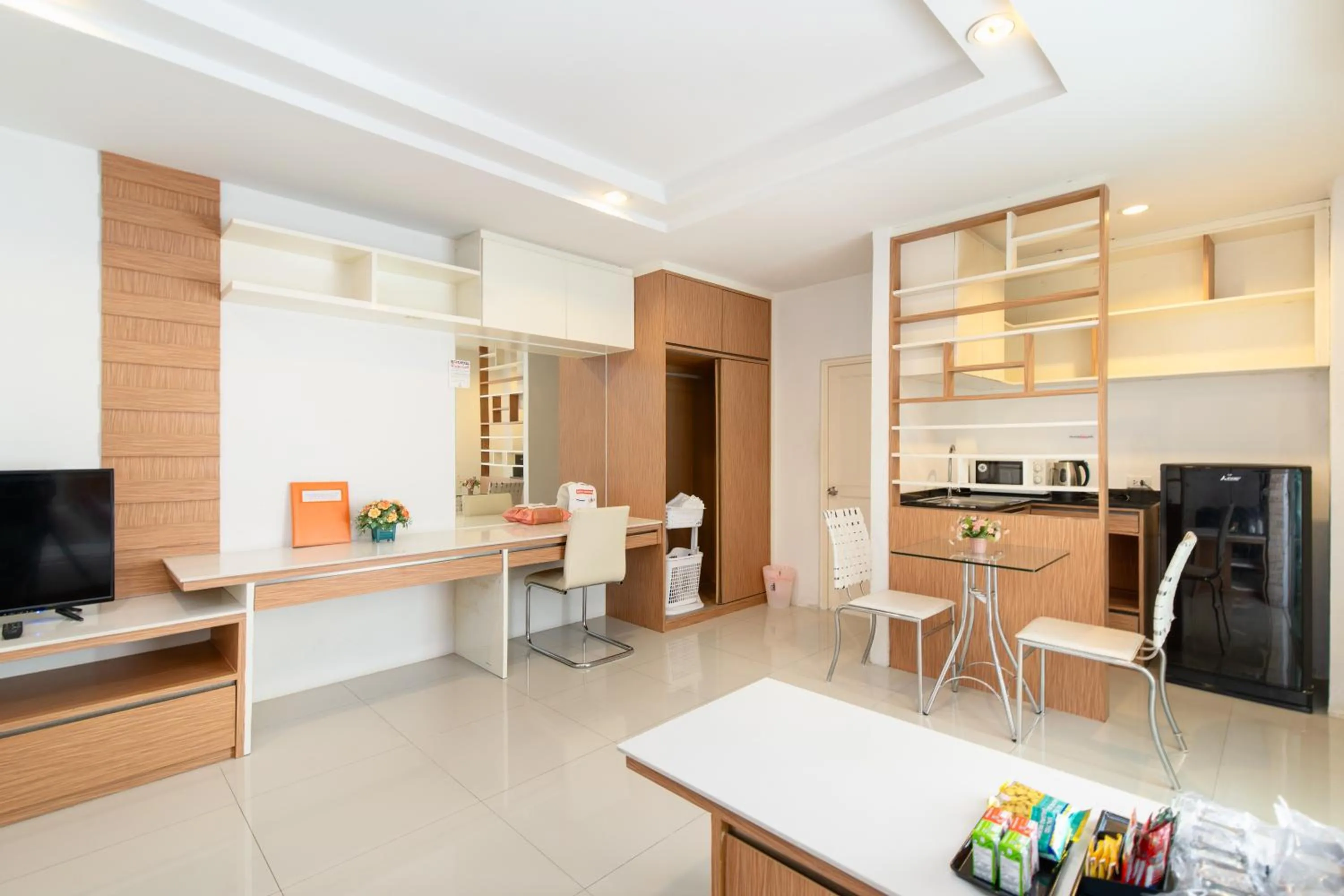 Photo of the whole room in Riski Residence Ngamwongwan