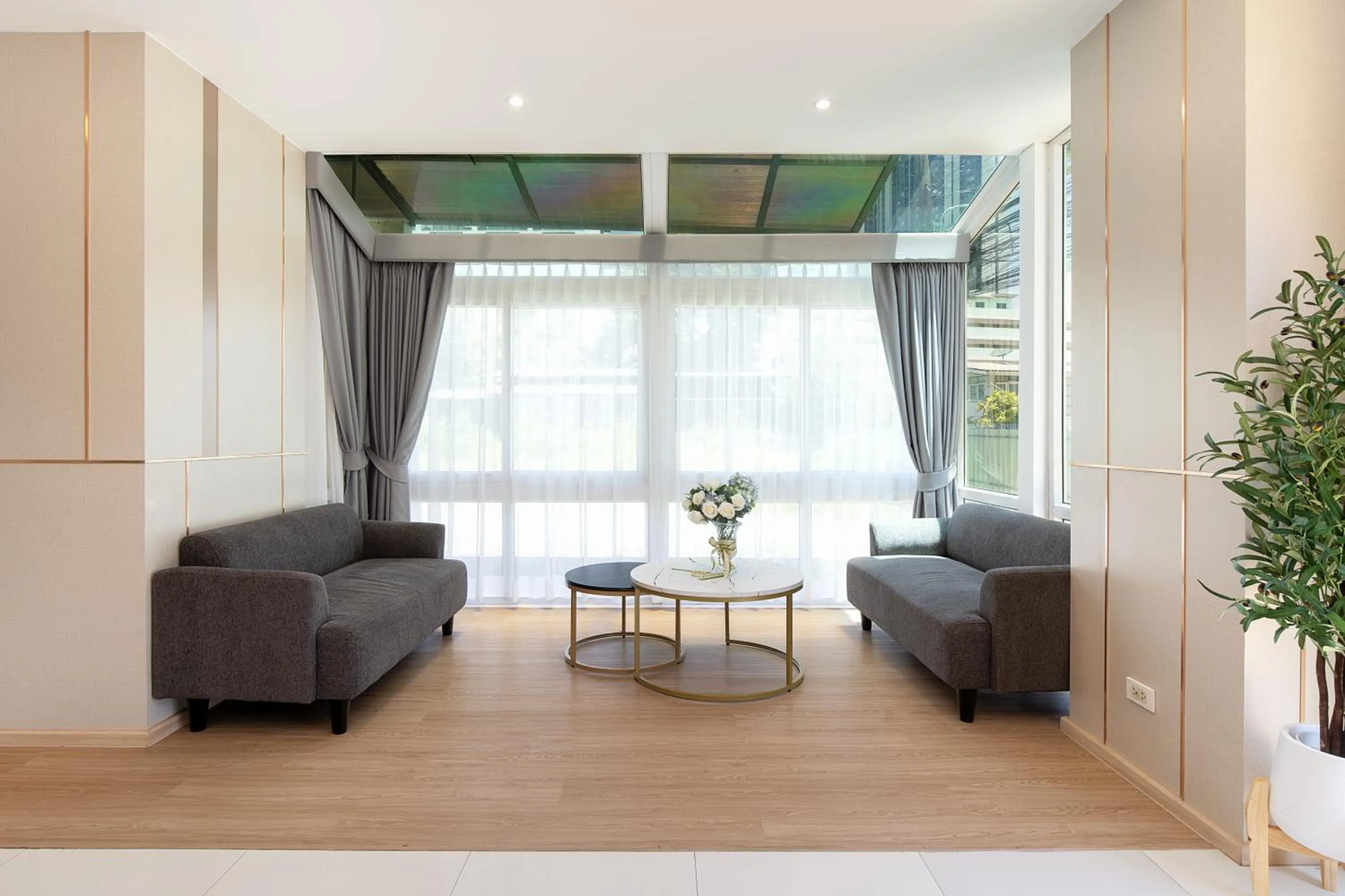 Lobby or reception in Riski Residence Ngamwongwan