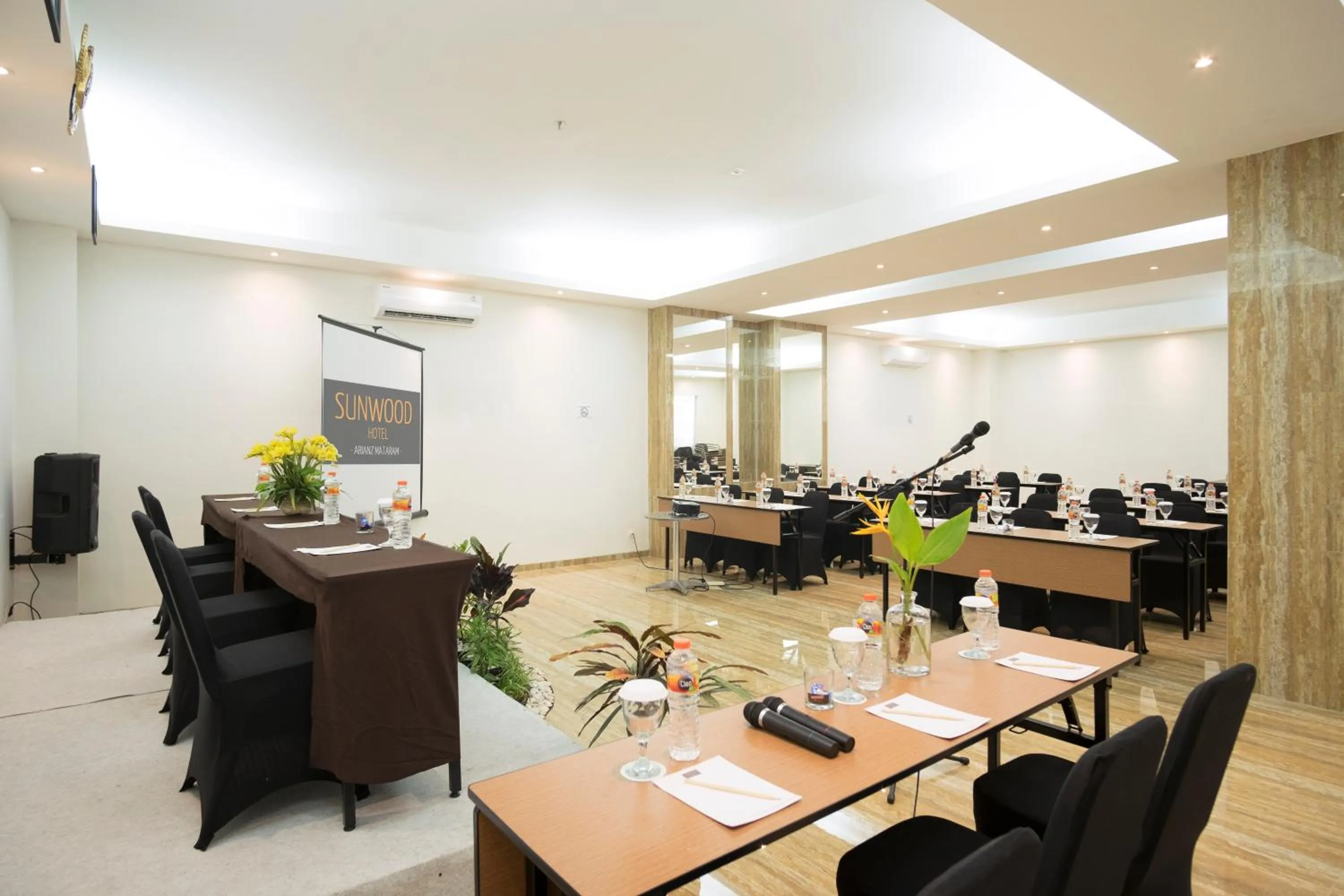 Meeting/conference room in Sunwood Hotel Arianz Mataram