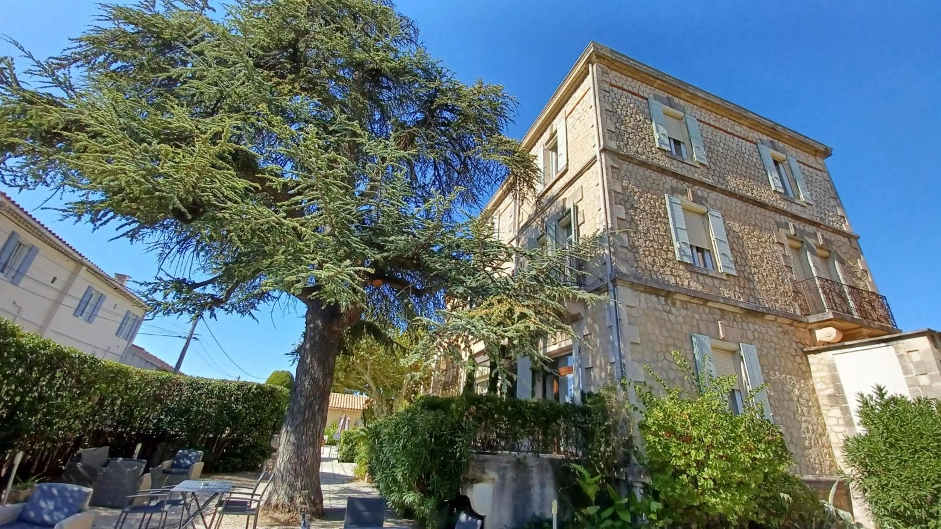 Property building in Le Castelet des Alpilles