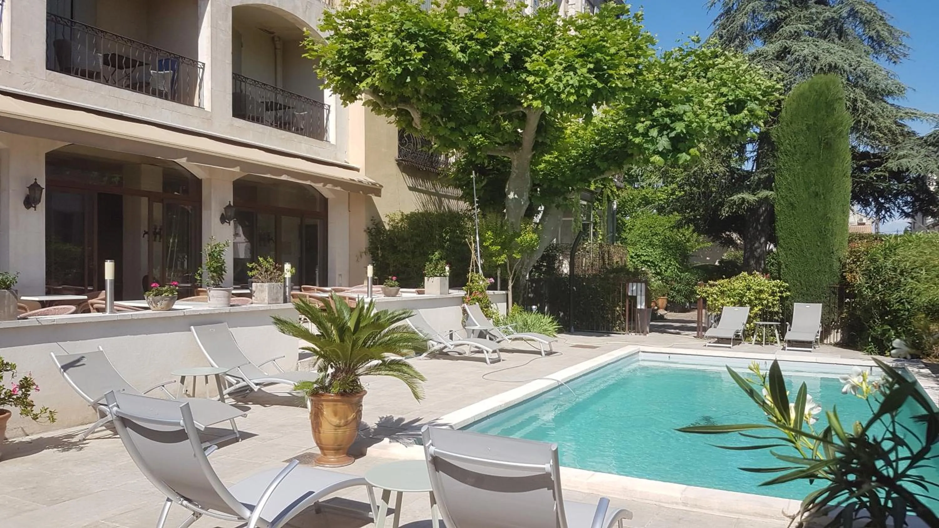 Property building in Le Castelet des Alpilles