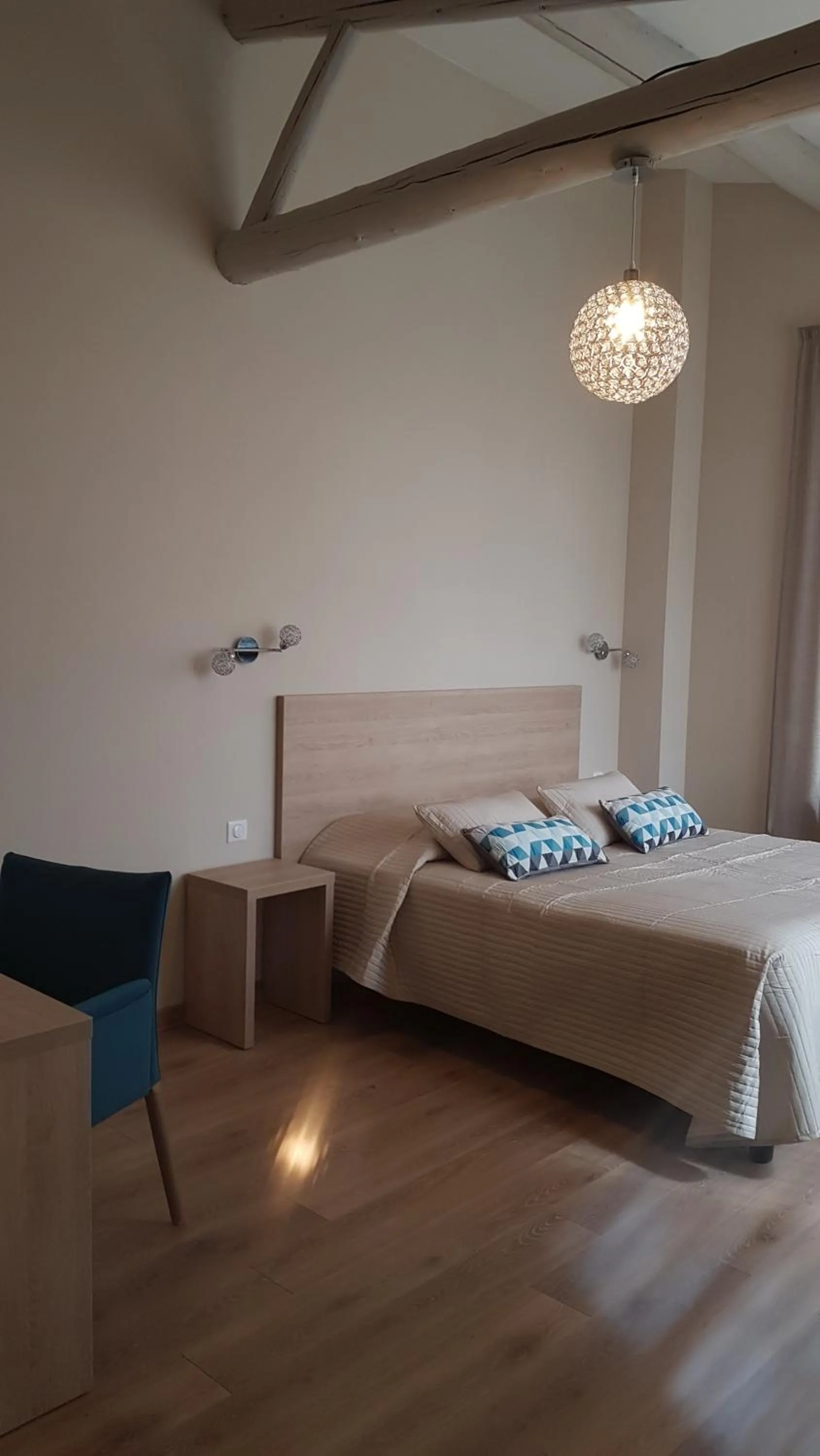 Photo of the whole room, Bed in Le Castelet des Alpilles