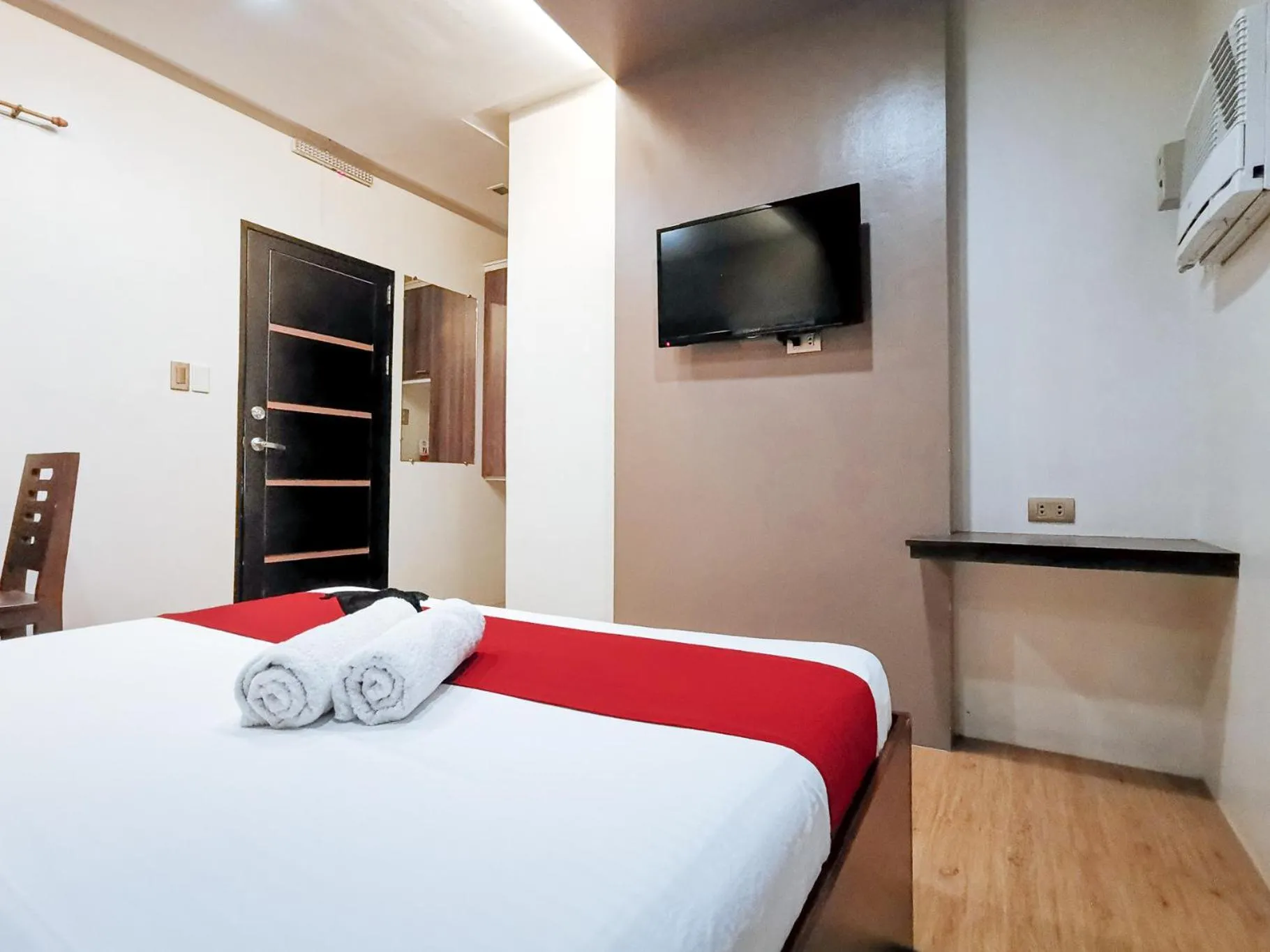 Bed in RedDoorz Plus near Robinsons Place Gensan